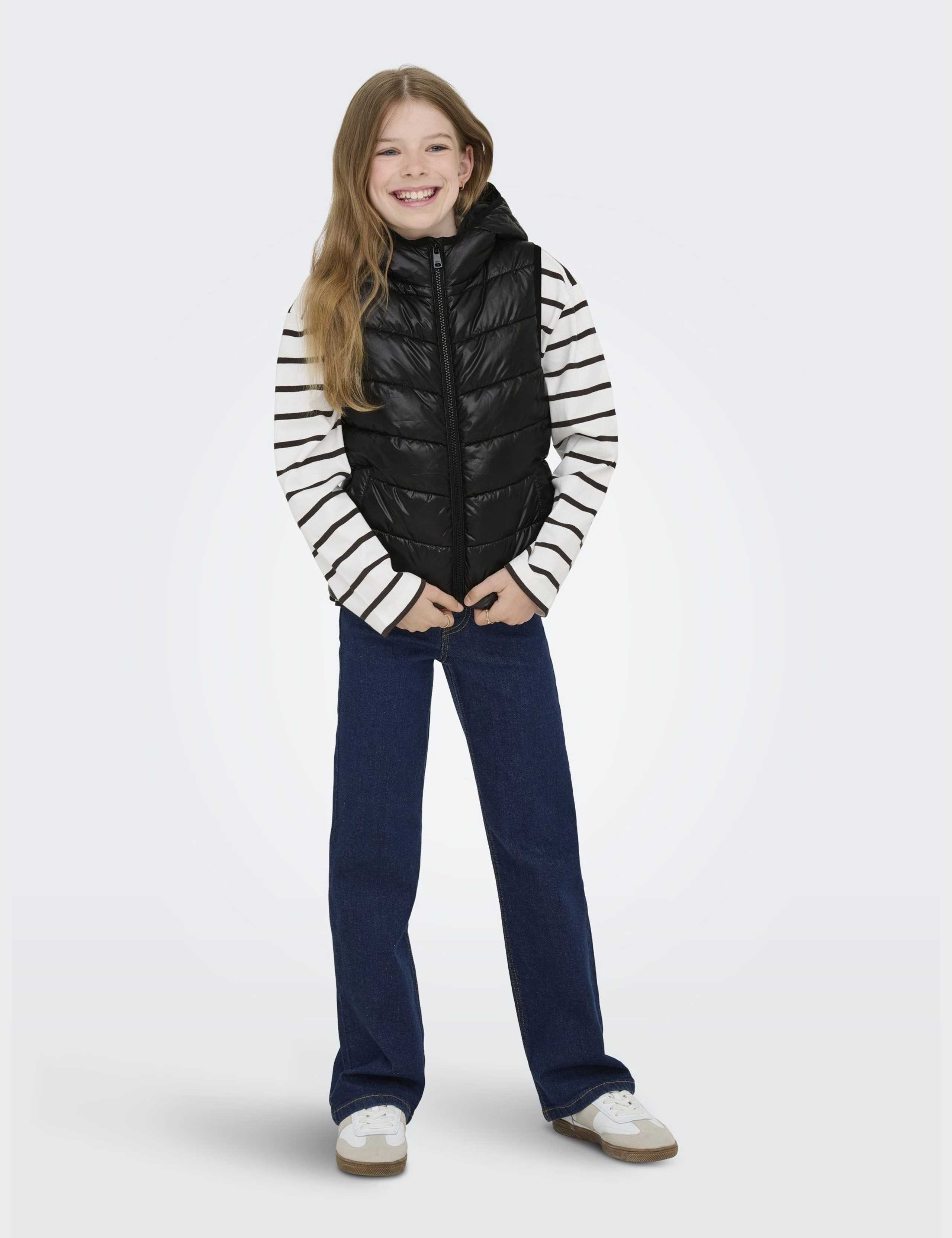 Lightweight Quilted Hooded Gilet (8-13 Yrs) 4 of 5
