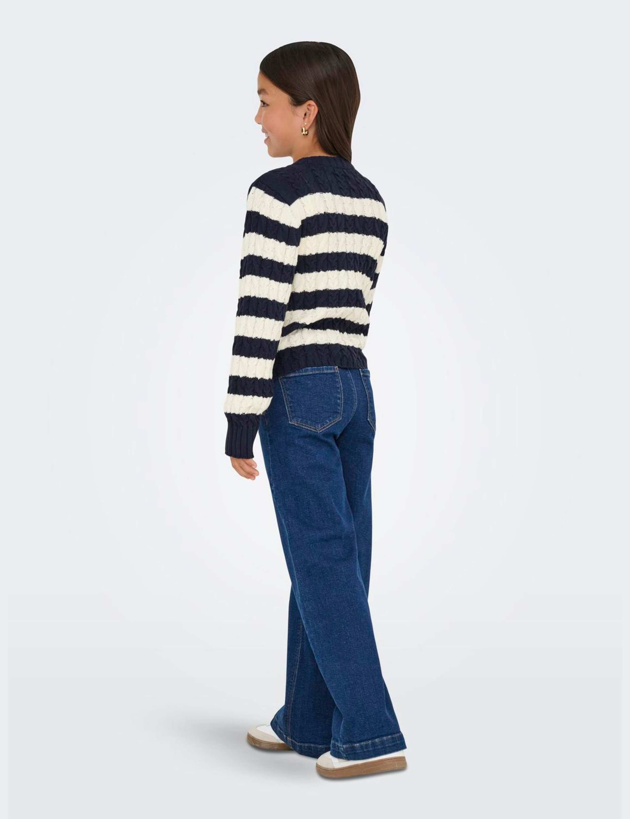 Striped V-Neck Jumper (7-14 Yrs) 4 of 5