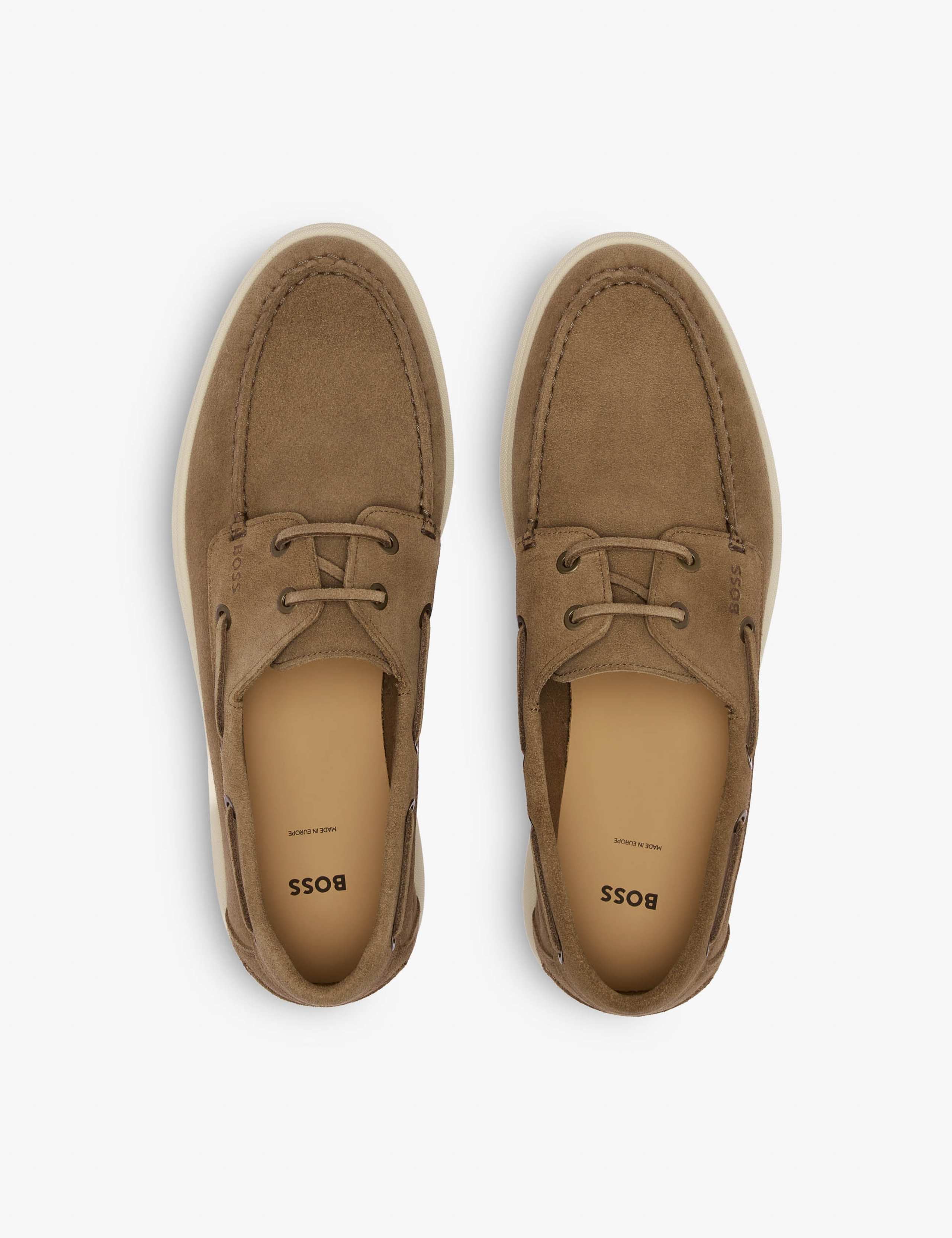 Boat shoes in suede with contrast sole 2 of 3