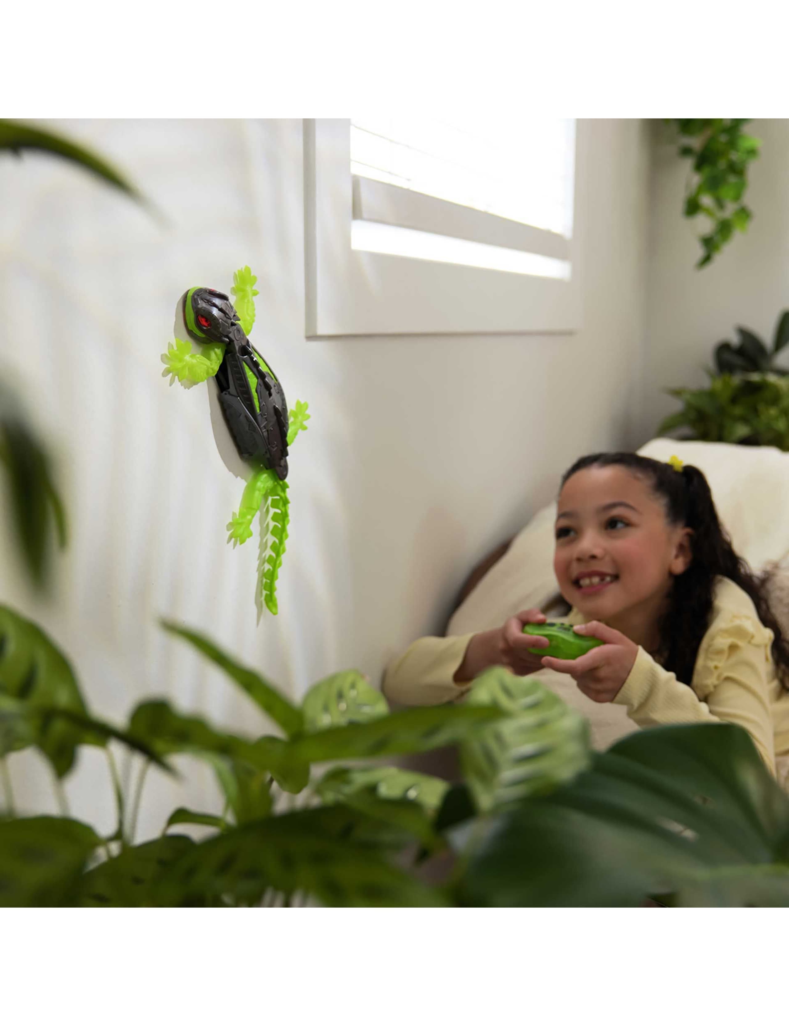 Wall Crawler Gecko Remote Control Figure (4+ Yrs) 2 of 4