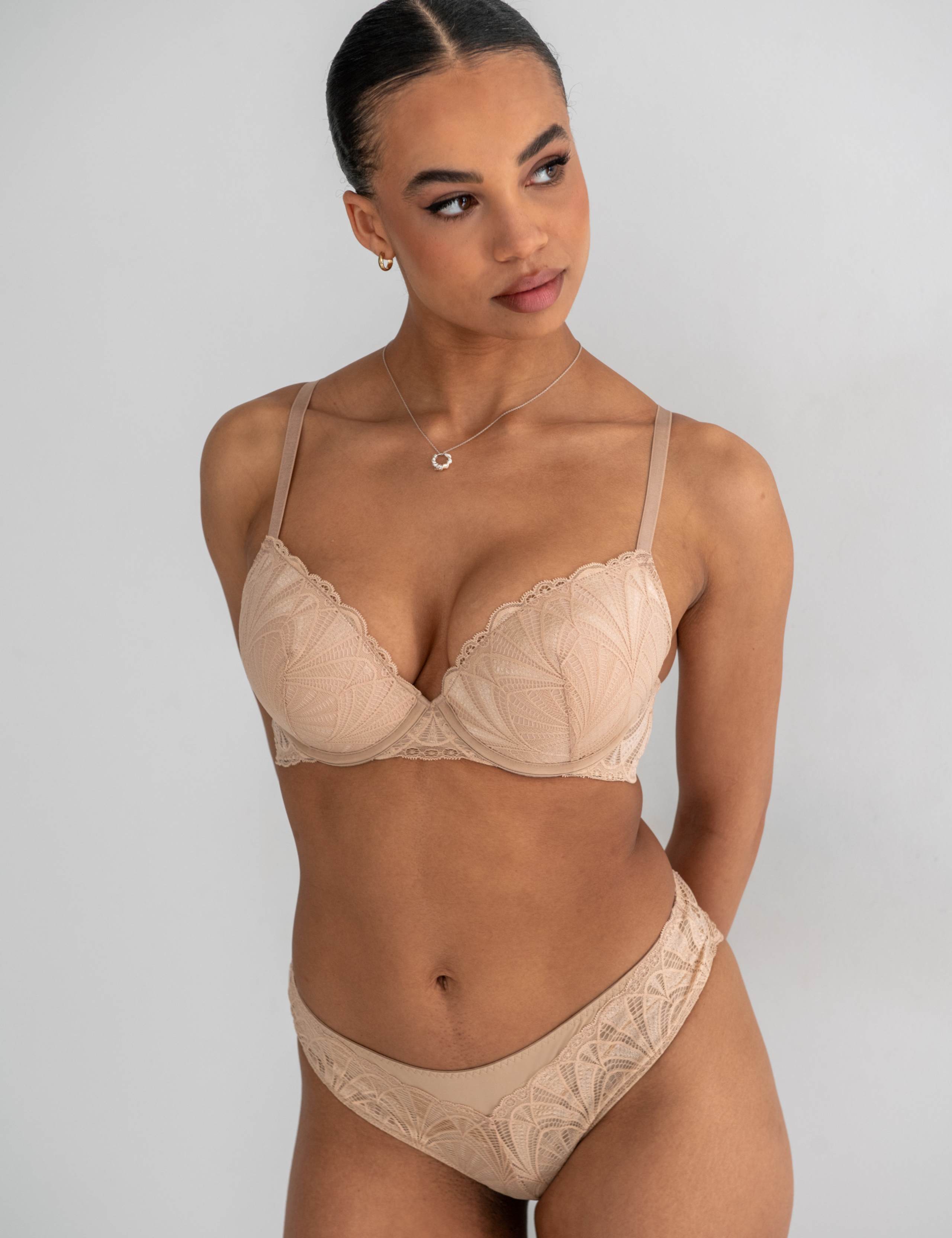 New Romance Lace Wired Push-Up Bra (A-DD) 3 of 5