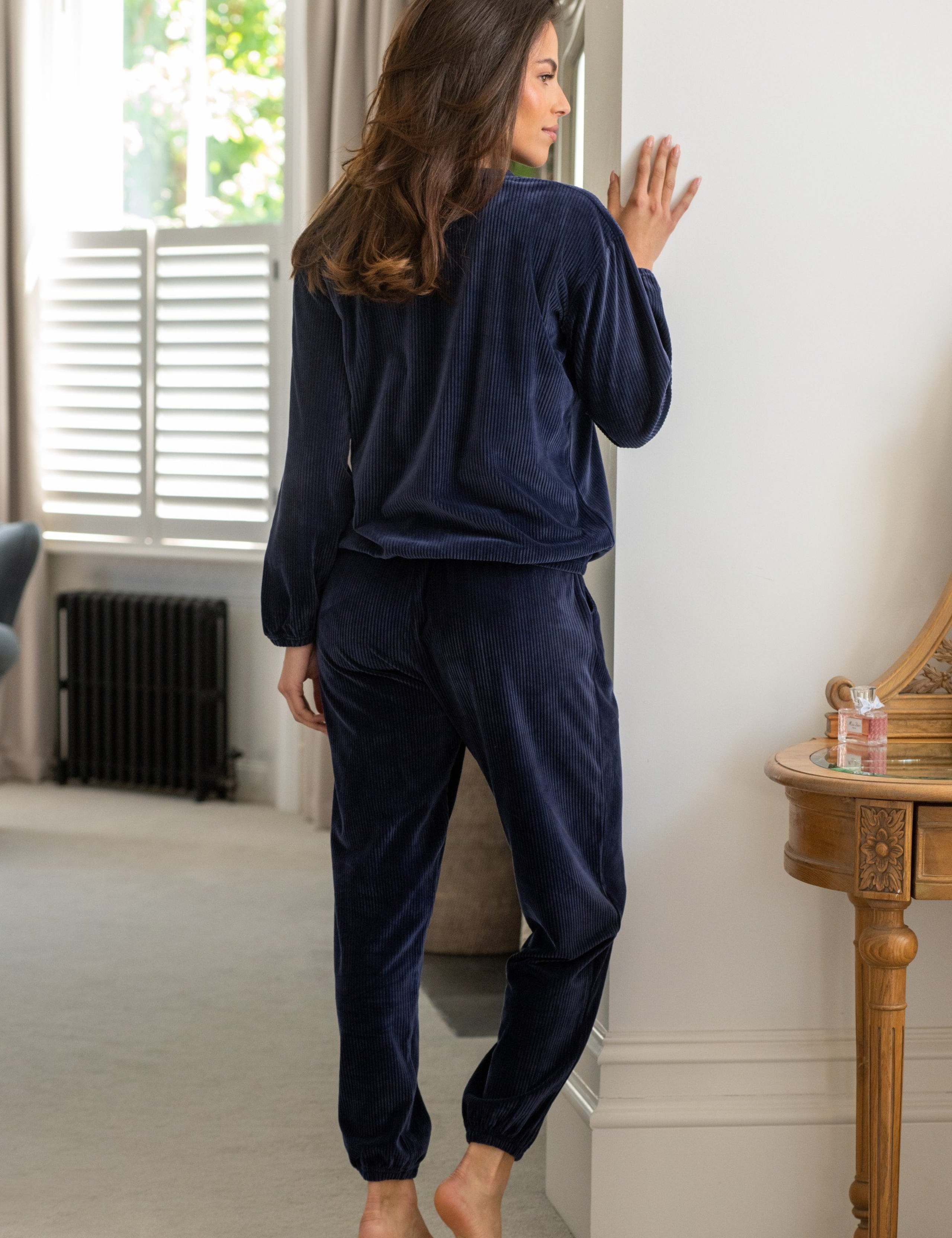 Ribbed Fleece Lounge Set 4 of 10