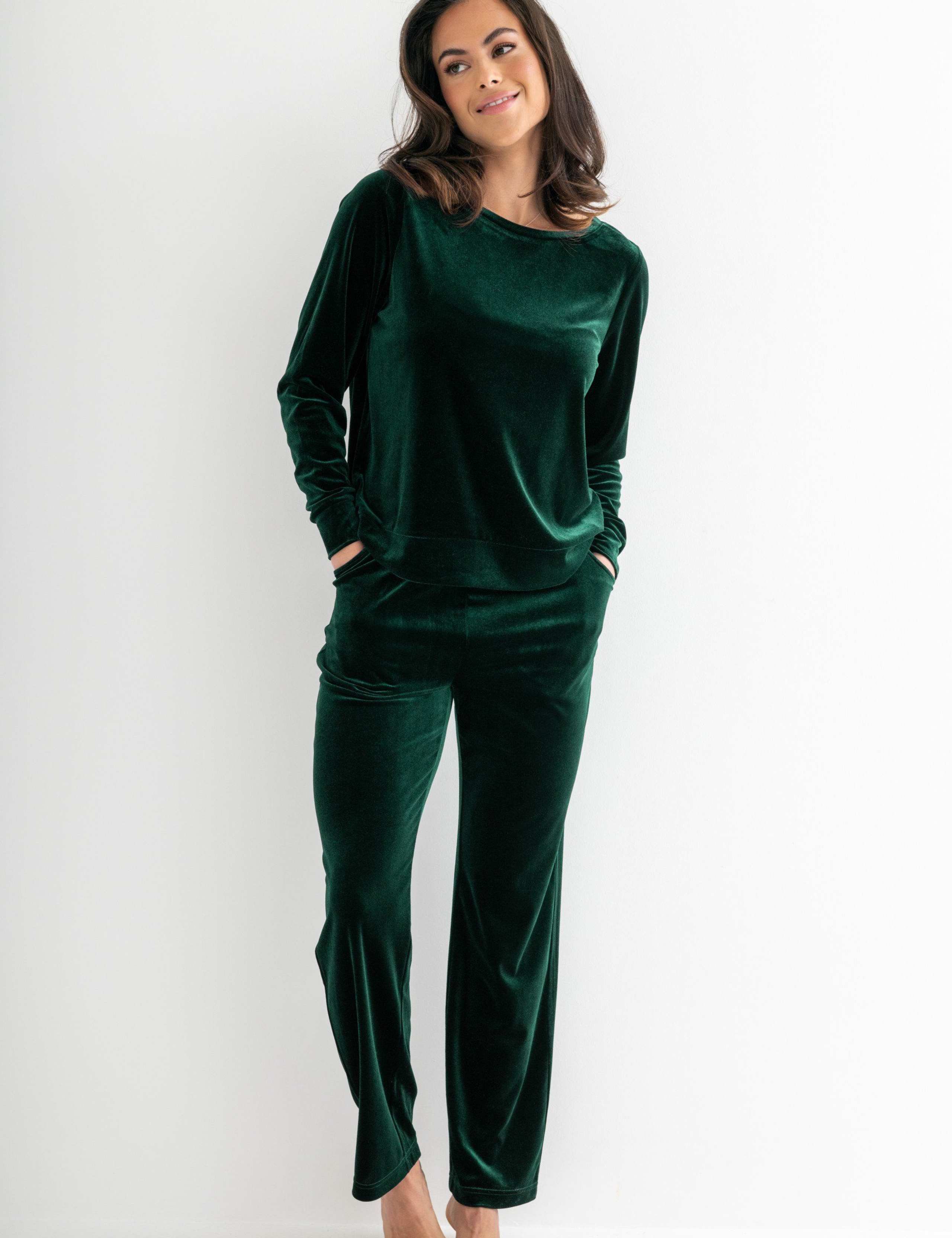 Velour Pyjama Set 6 of 8