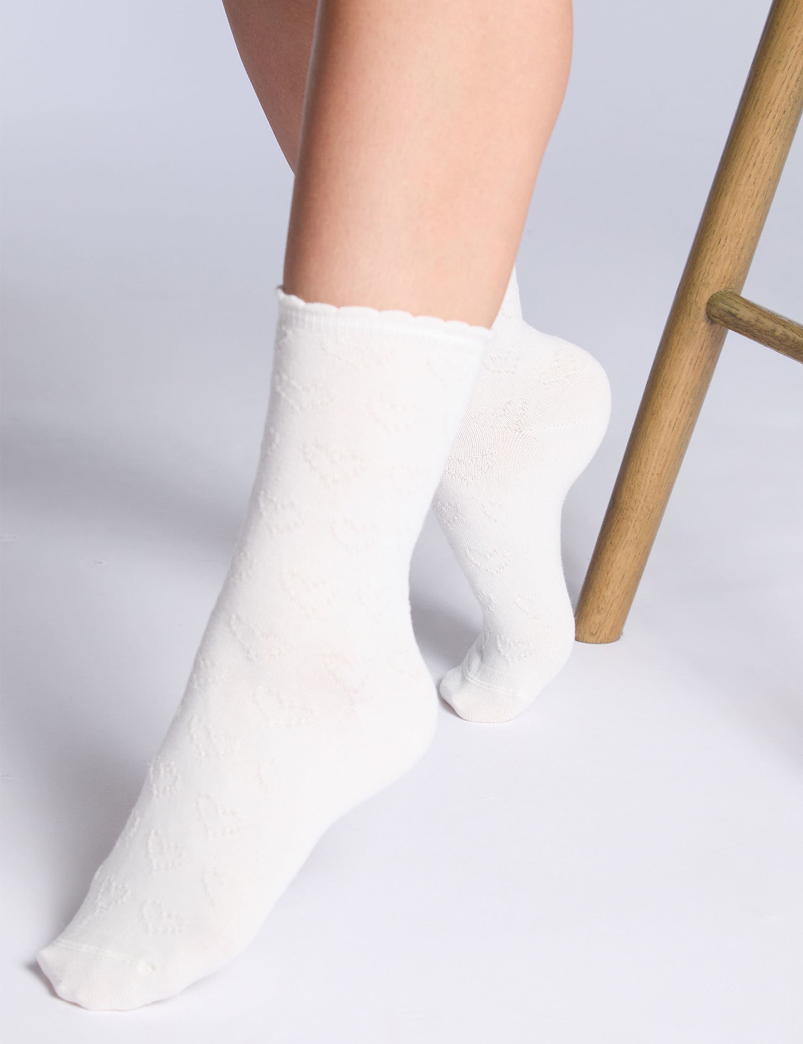 2pk Cotton Rich Heart Ankle High Socks 2 of 4