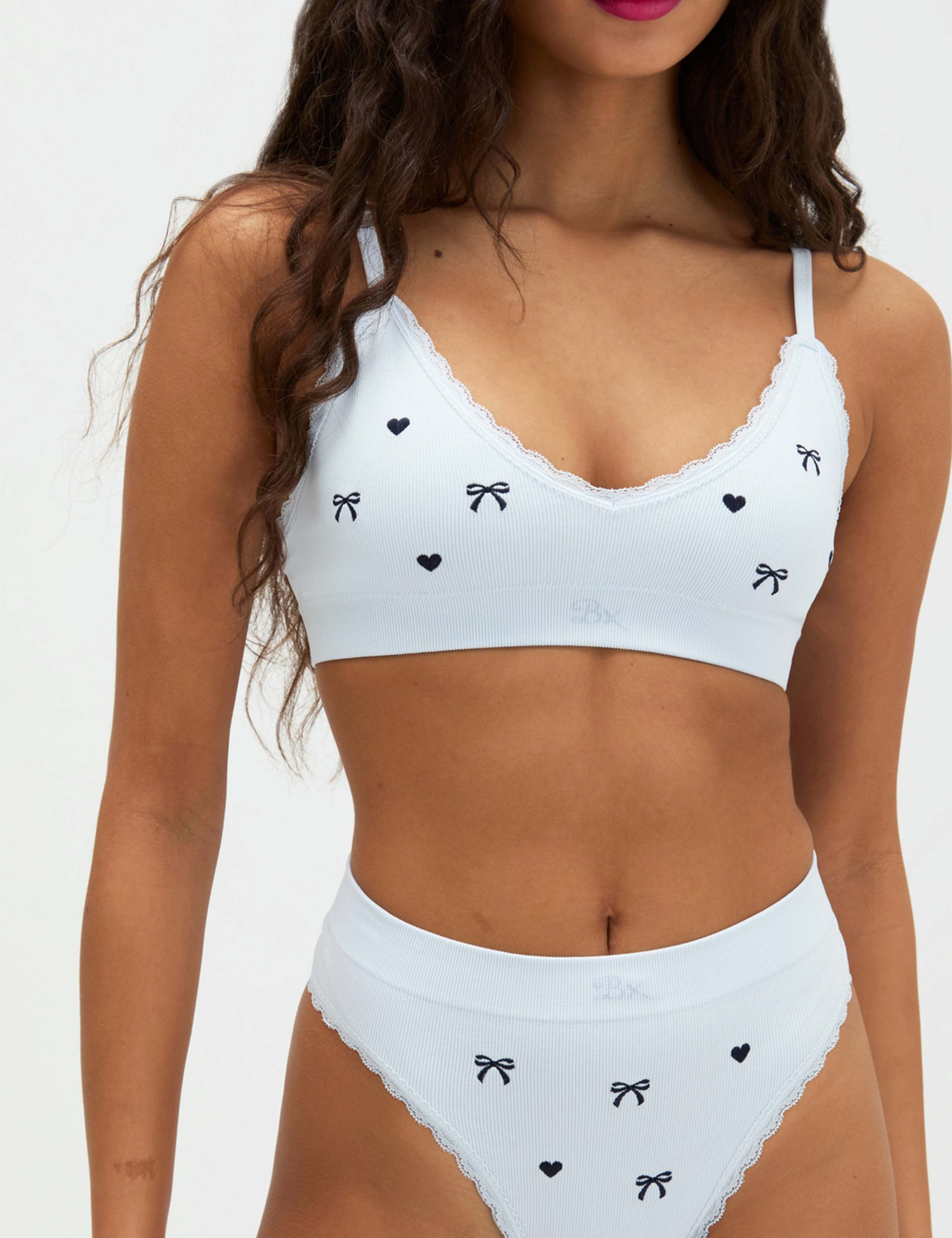 Bow Embroidered Seamless Thong 4 of 5