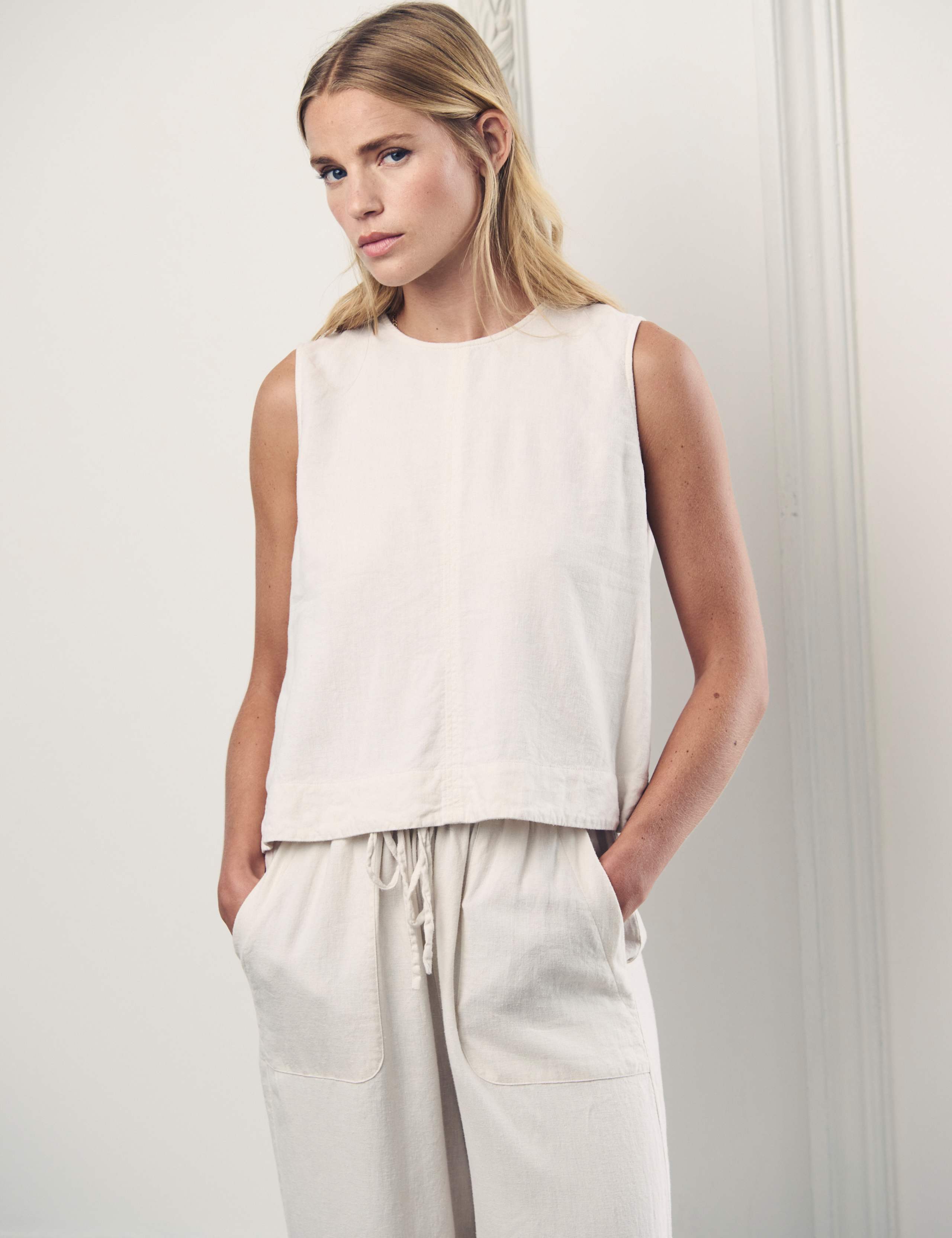 Linen Rich Split Back Vest 2 of 5