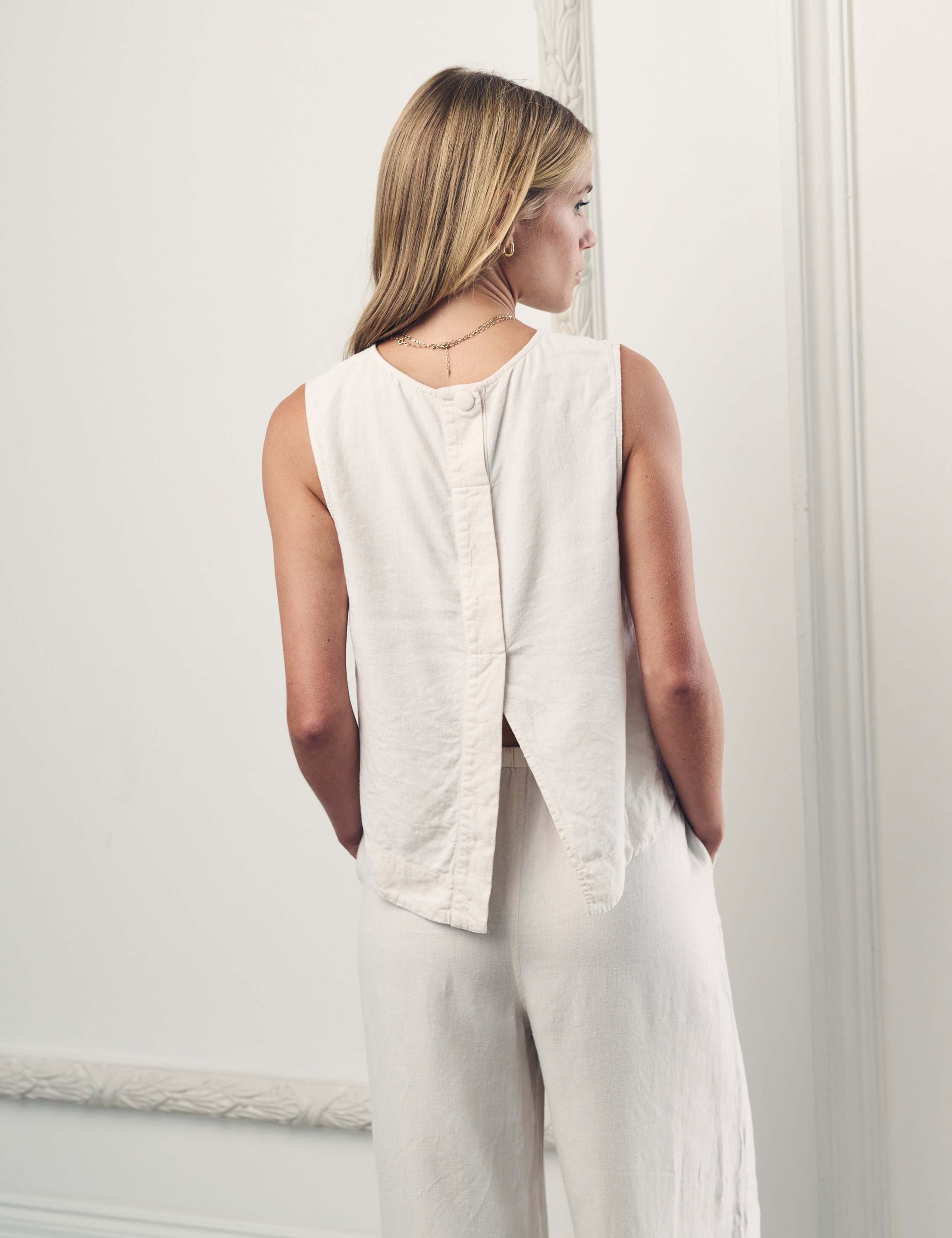 Linen Rich Split Back Vest 4 of 5