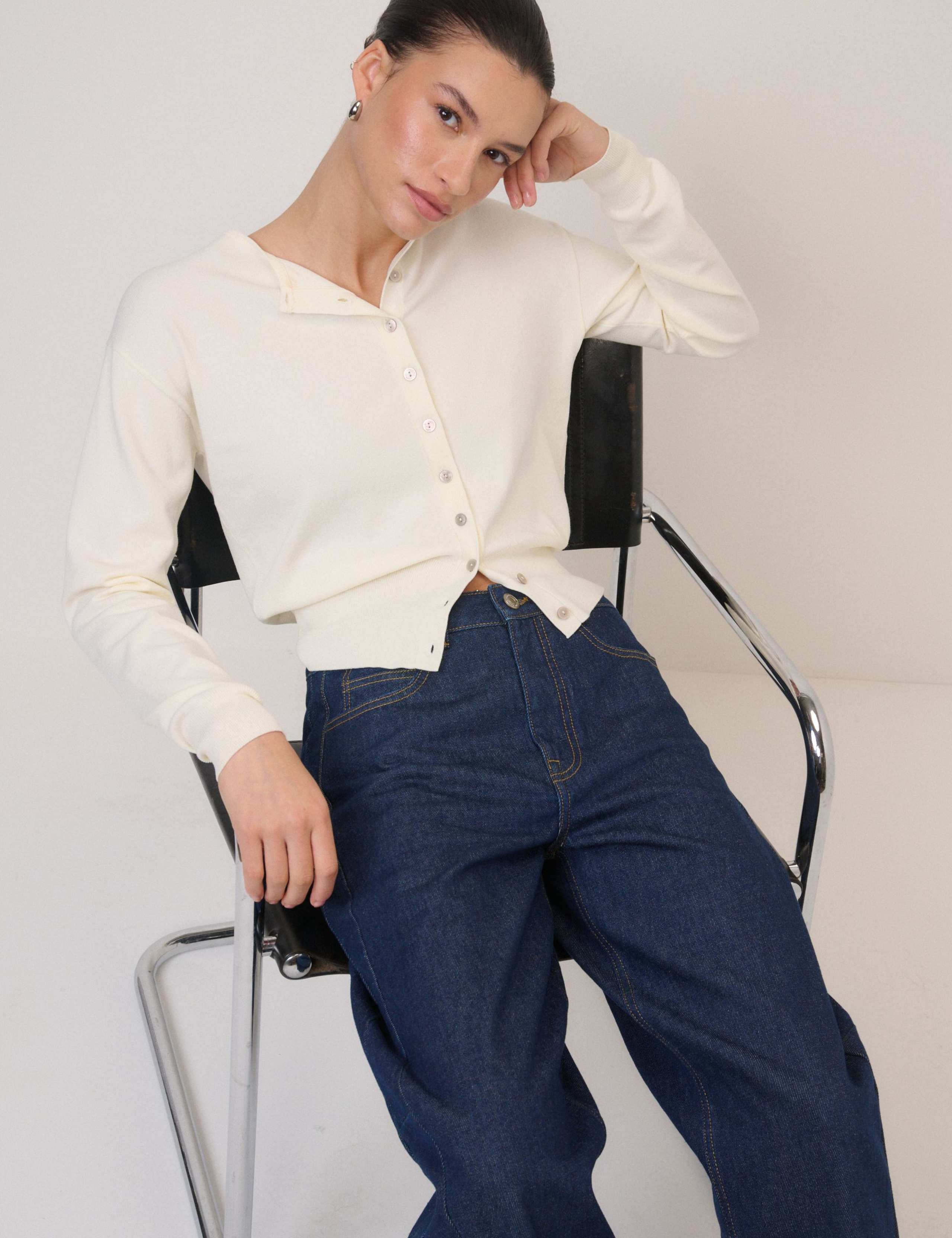 Mid Rise Barrel Jeans 3 of 4