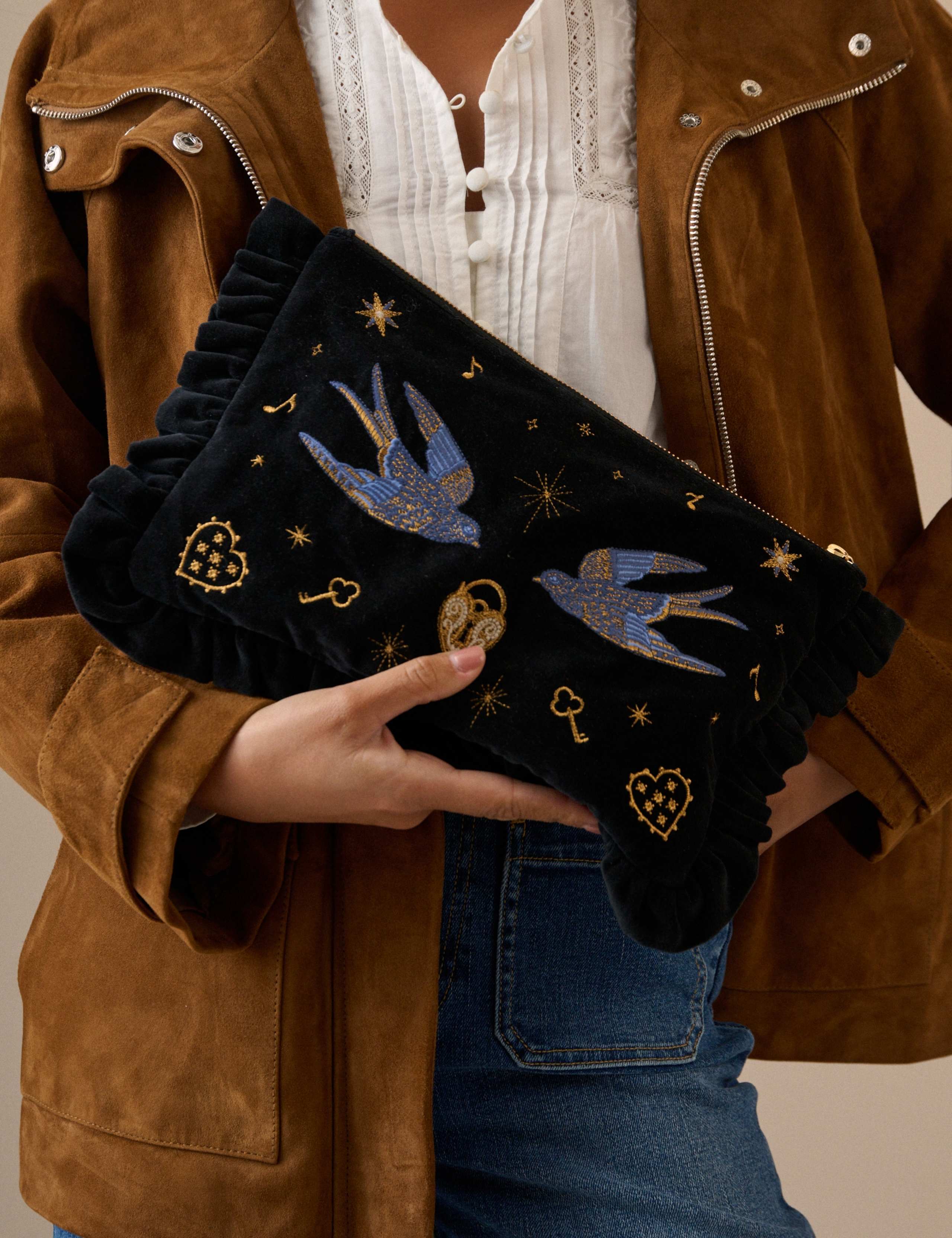 Embroidered Cotton Everyday Pouch 6 of 7