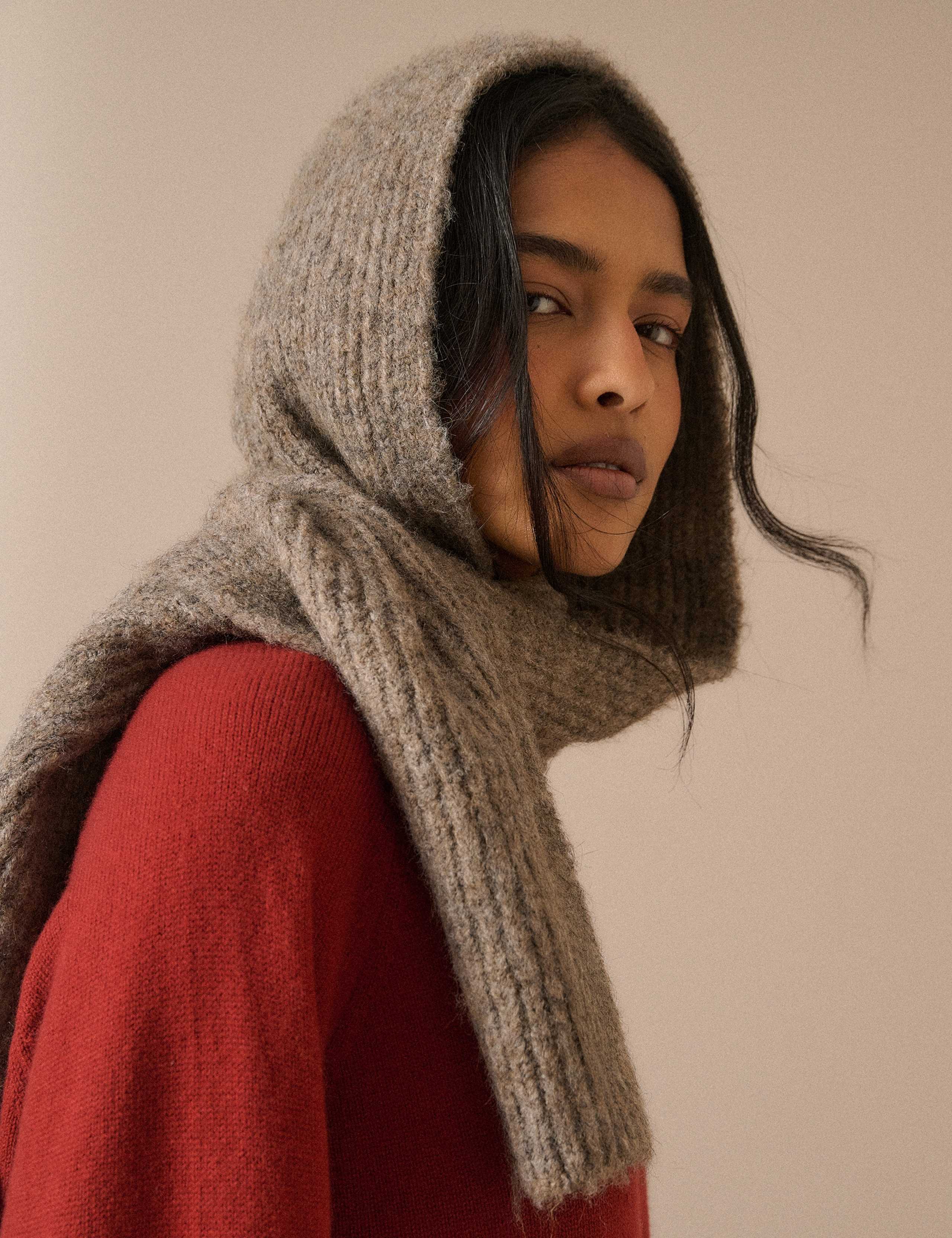 Hooded Scarf with Wool 5 of 5