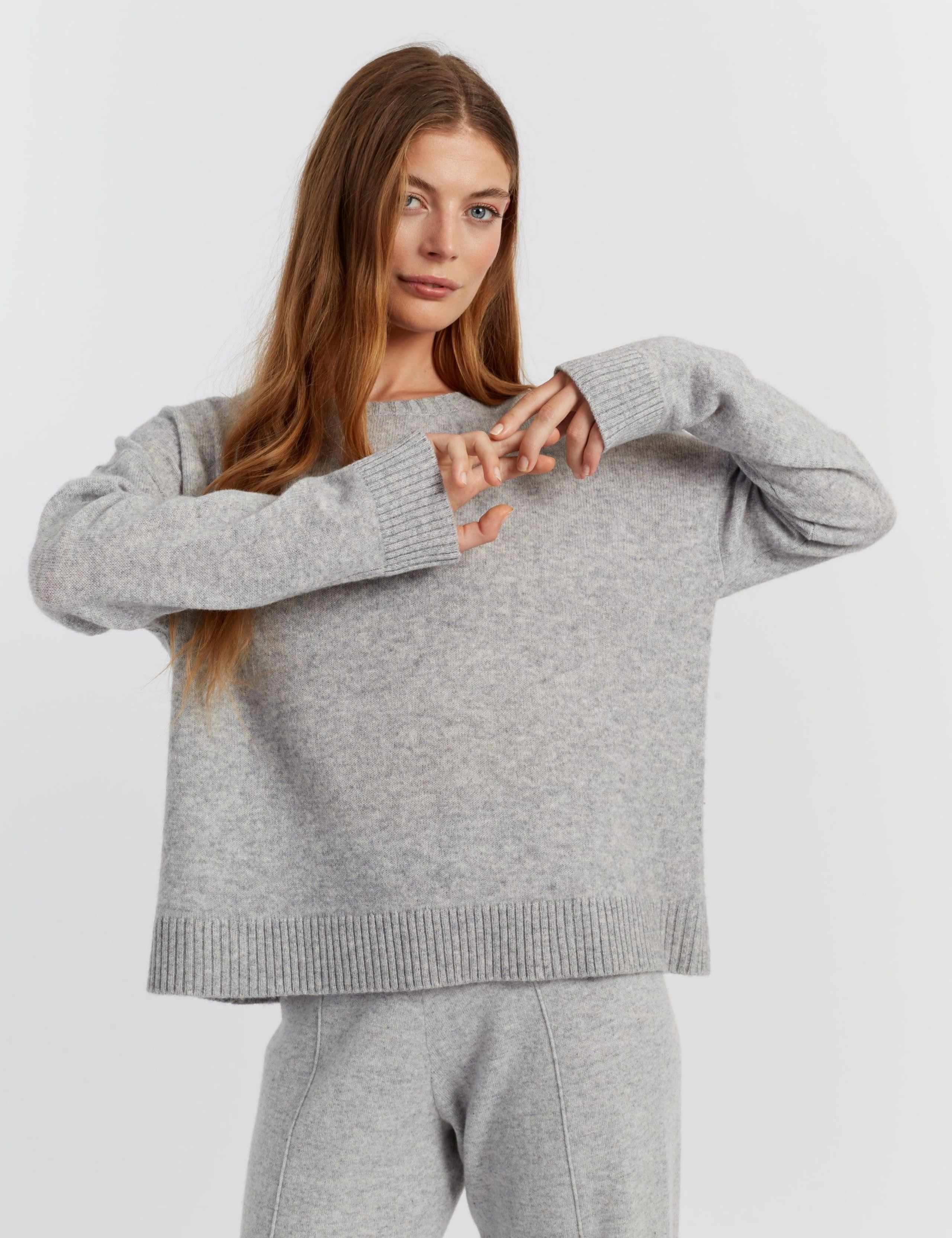 Wool Rich Relaxed Sweatshirt with Cashmere 3 of 4