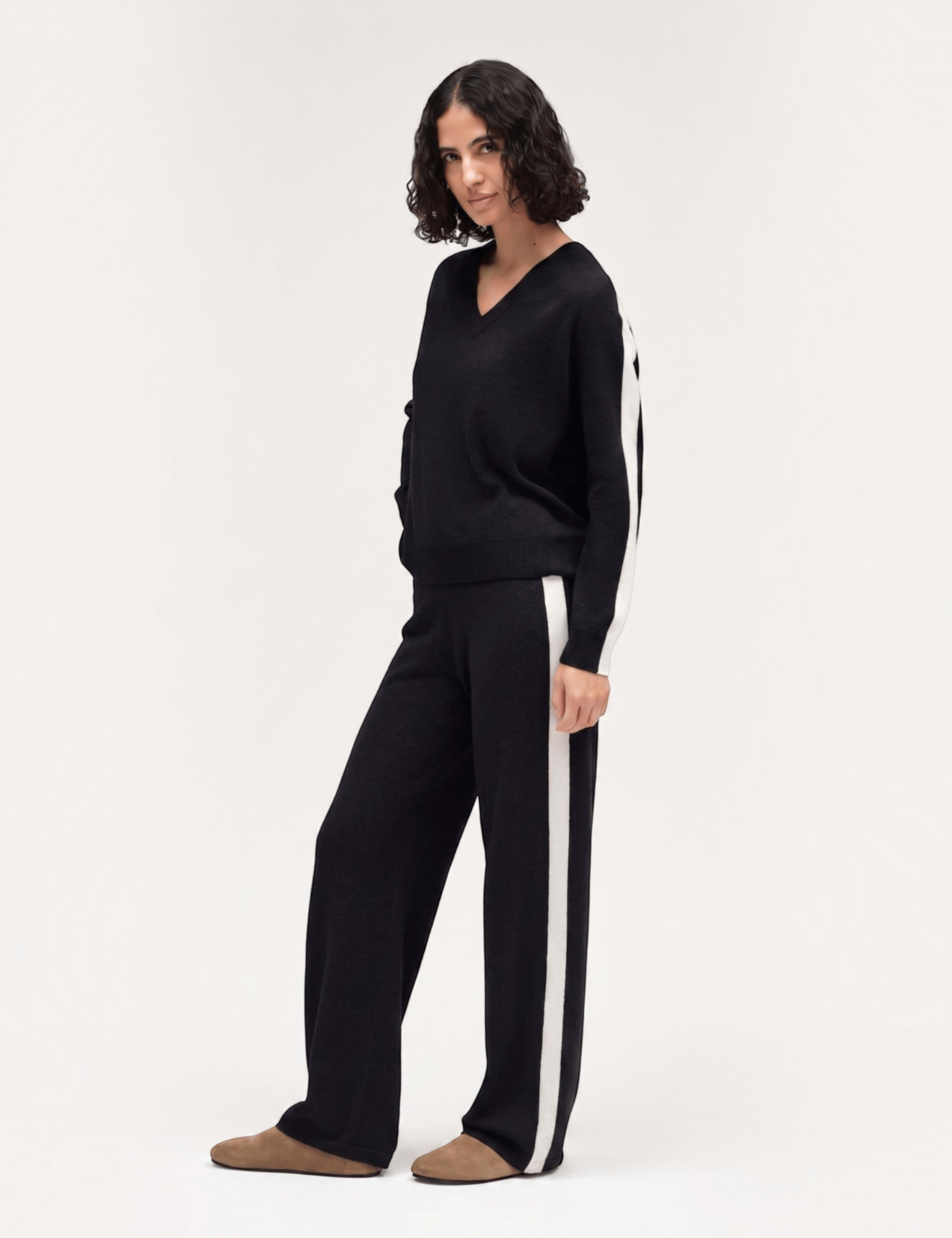 Wool Rich Jacquard V Neck Jumper with Cashmere 1 of 4