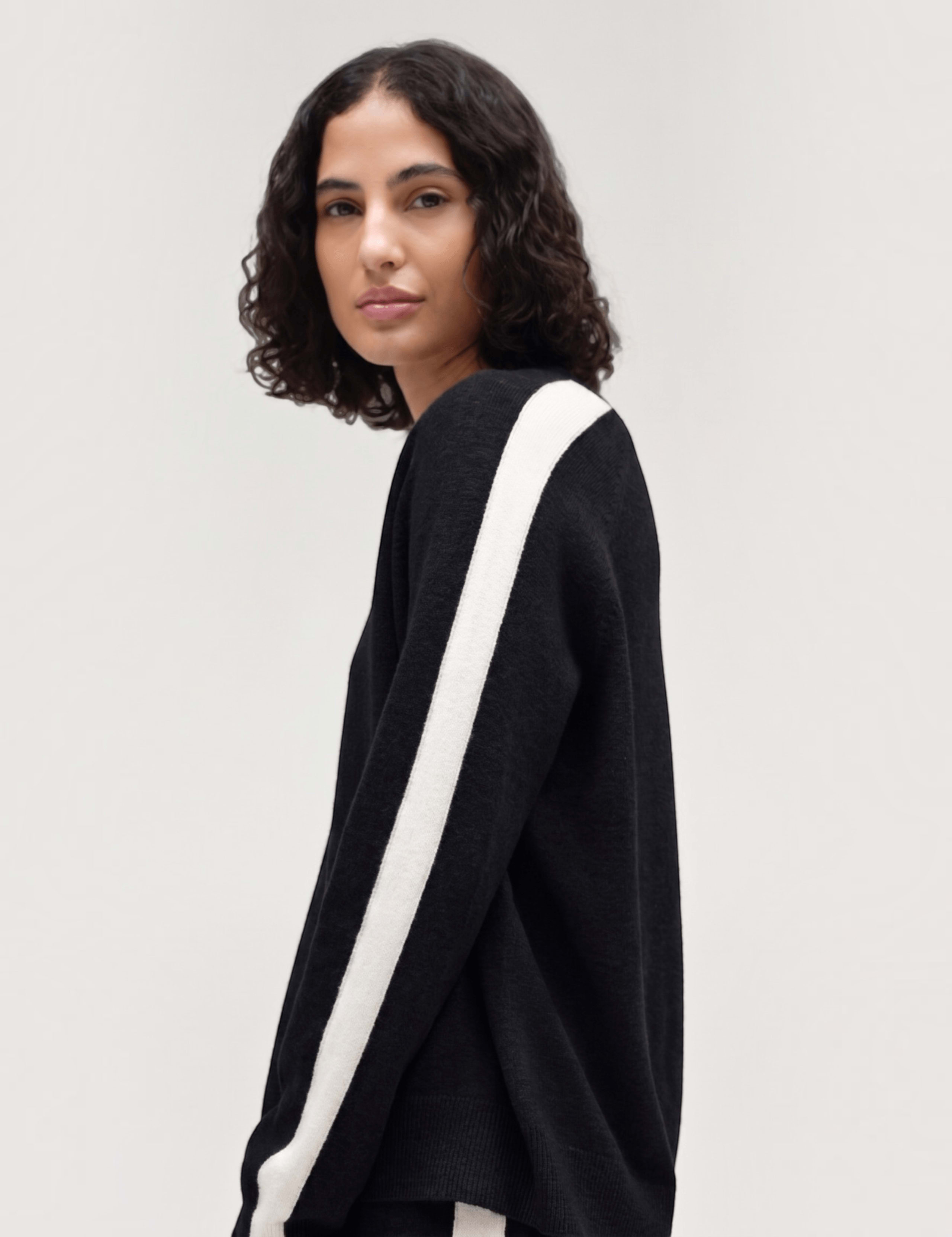 Wool Rich Jacquard V Neck Jumper with Cashmere 3 of 4