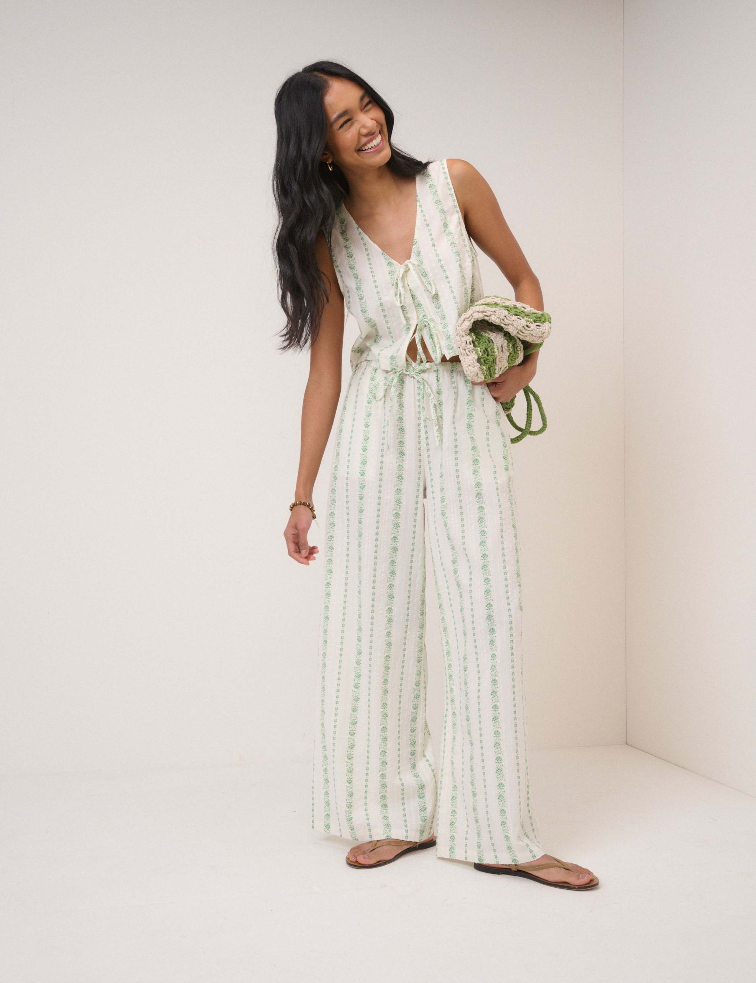 Pure Cotton Printed V-Neck Crop Top 2 of 5