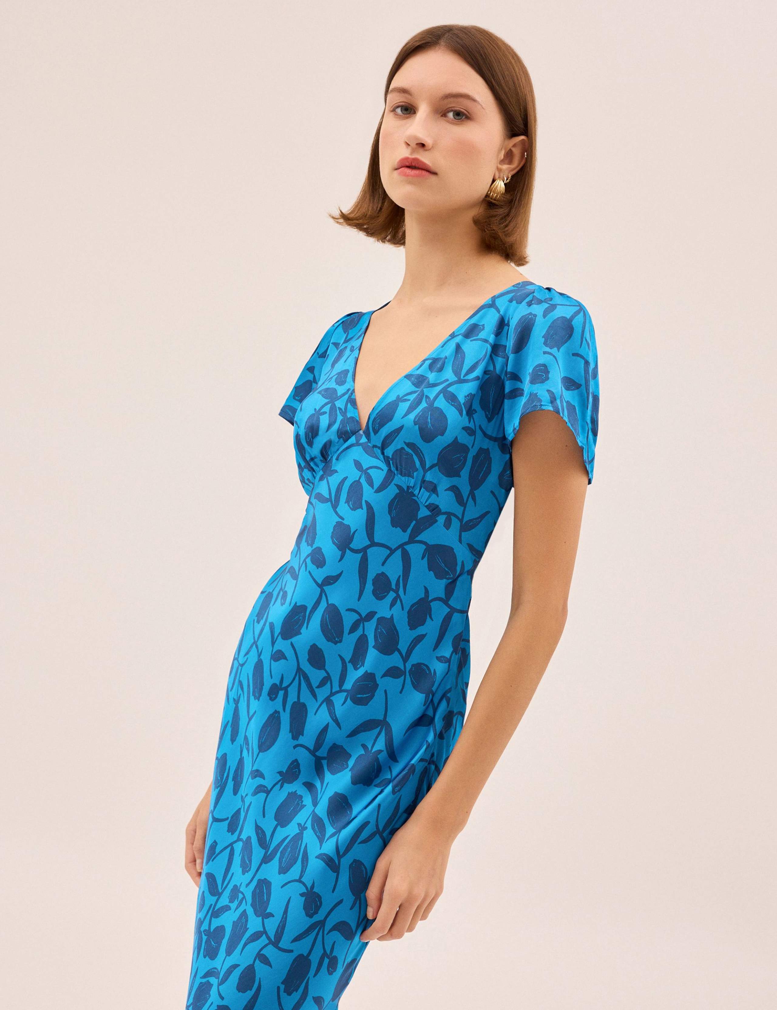 Floral V-Neck Midaxi Tea Dress 2 of 5