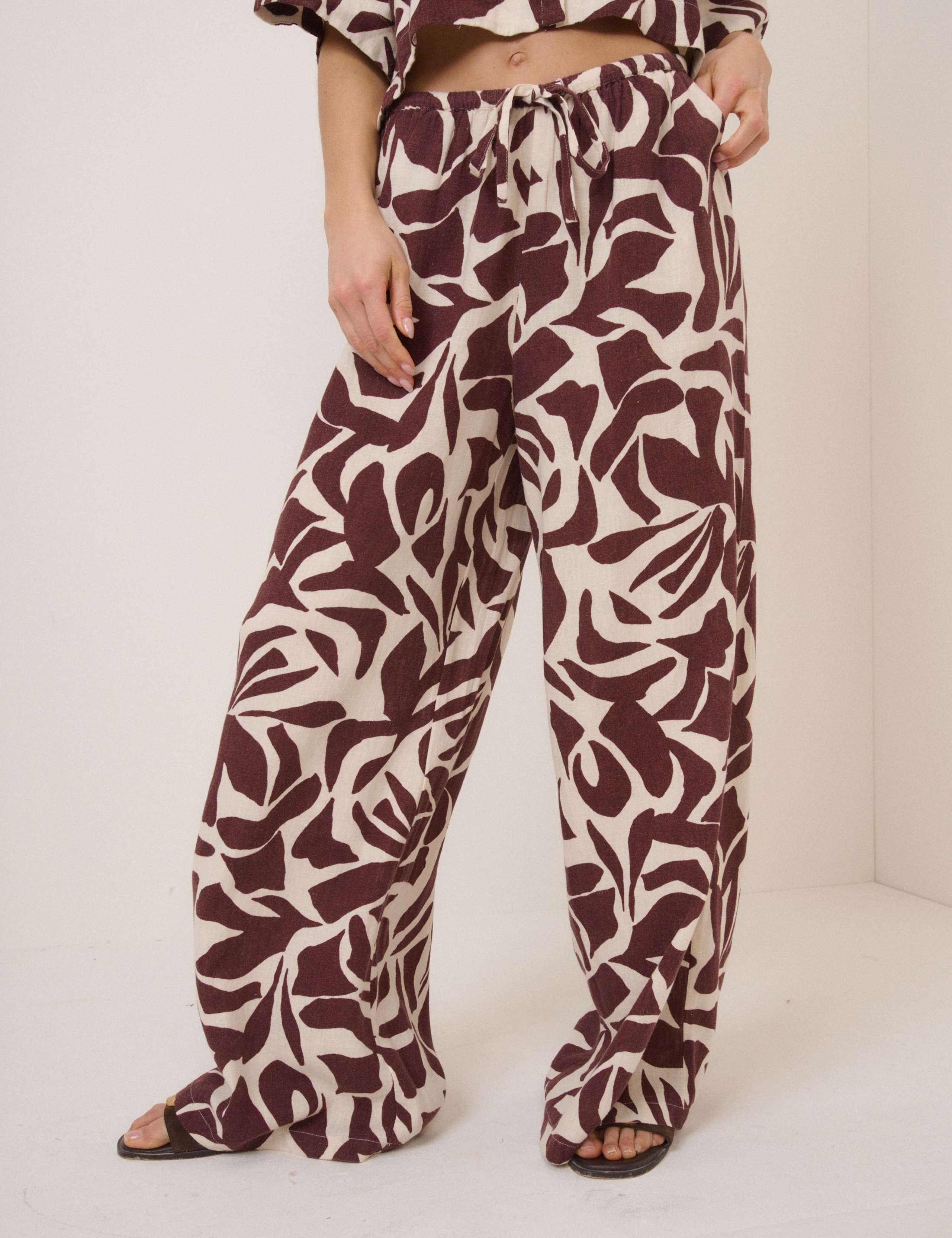 Linen Rich Printed Wide Leg Trousers 3 of 5