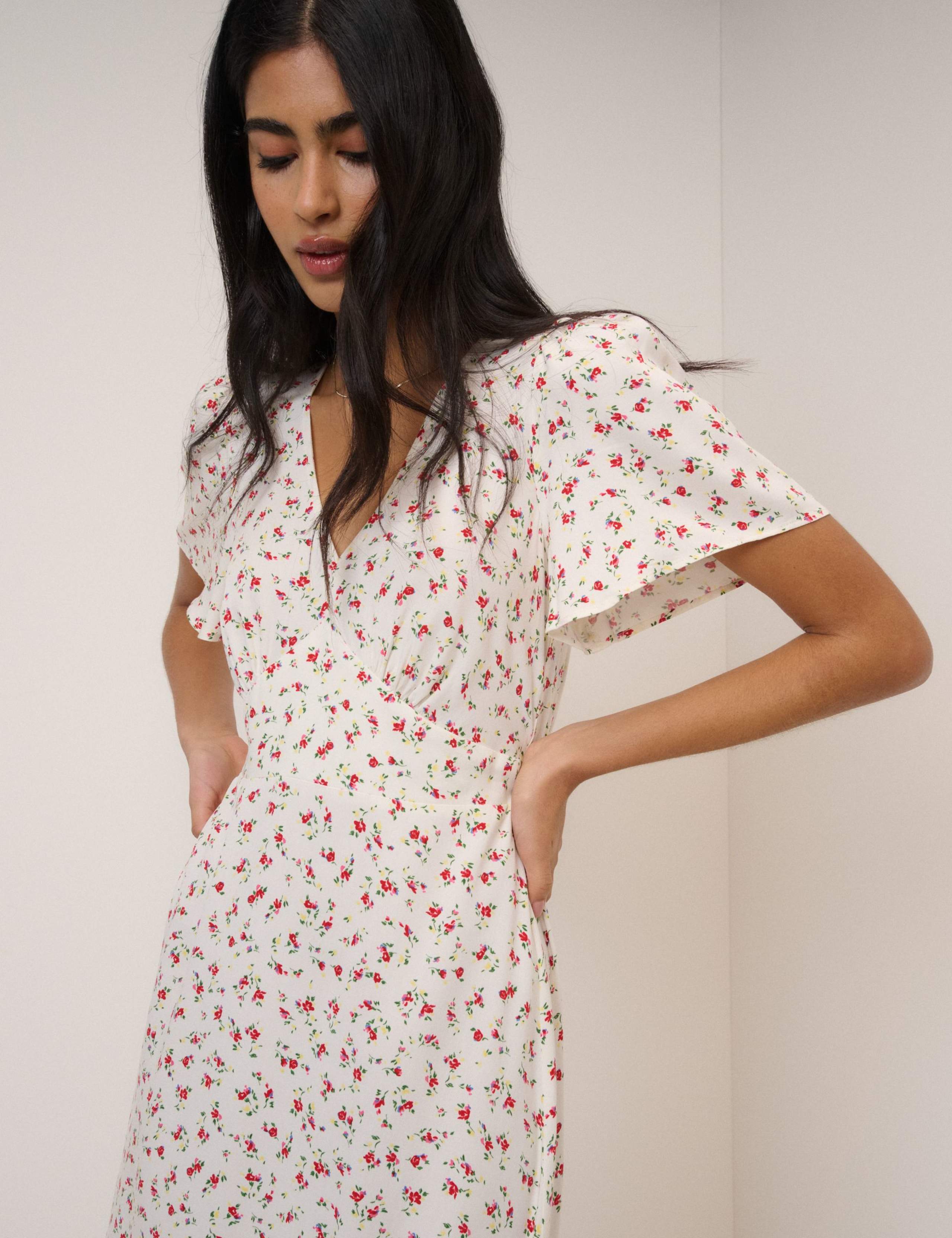 Floral V-Neck Midi Waisted Tea Dress 3 of 5