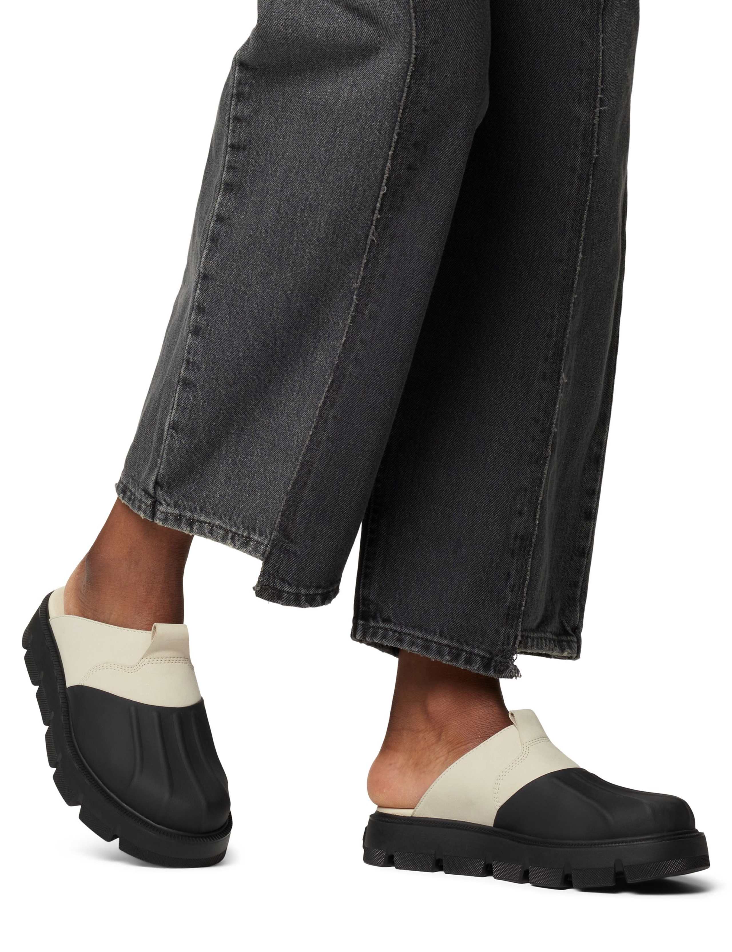 REIN CB Leather Flatform Clogs 6 of 9