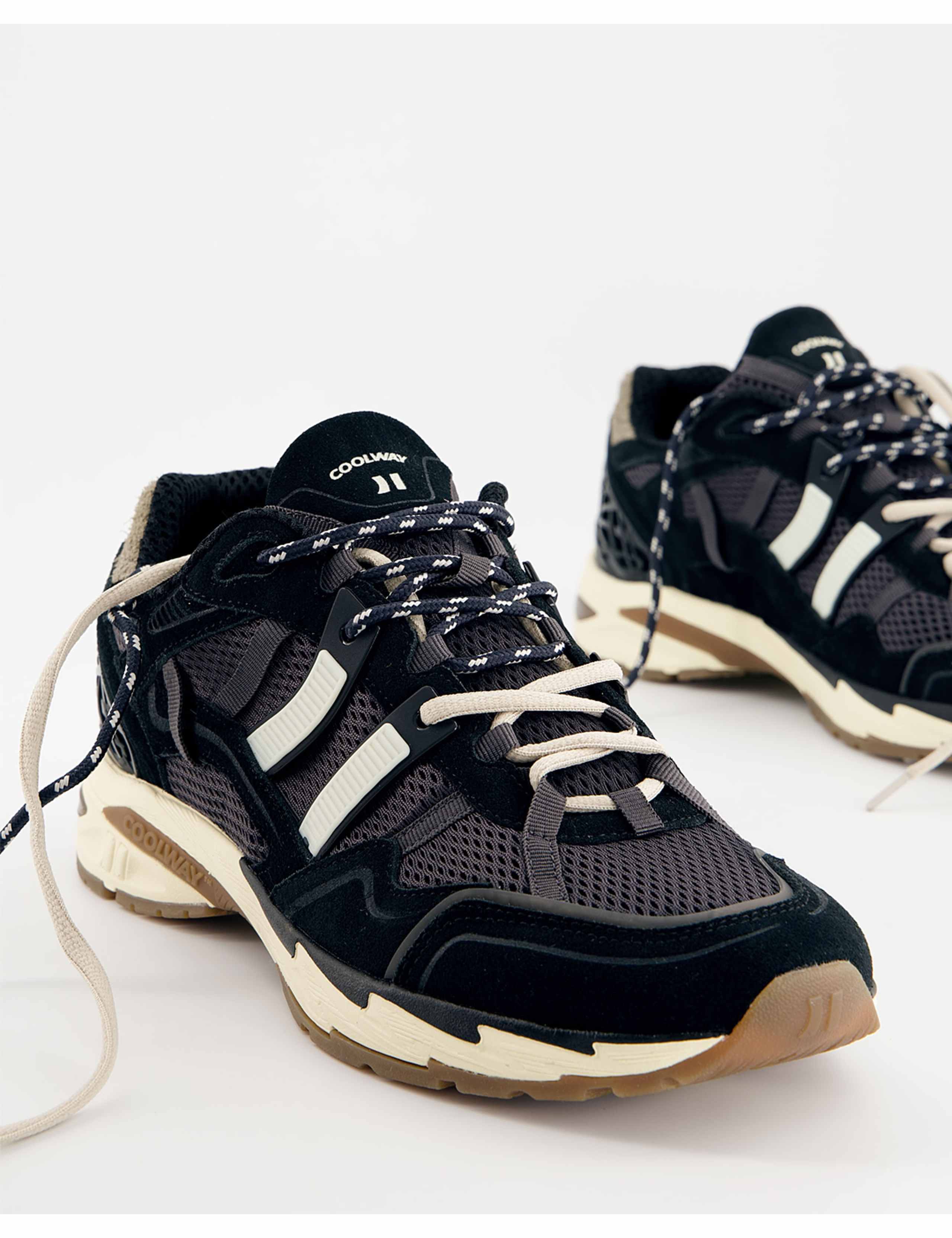 2003 Lace Up Trainers 4 of 4
