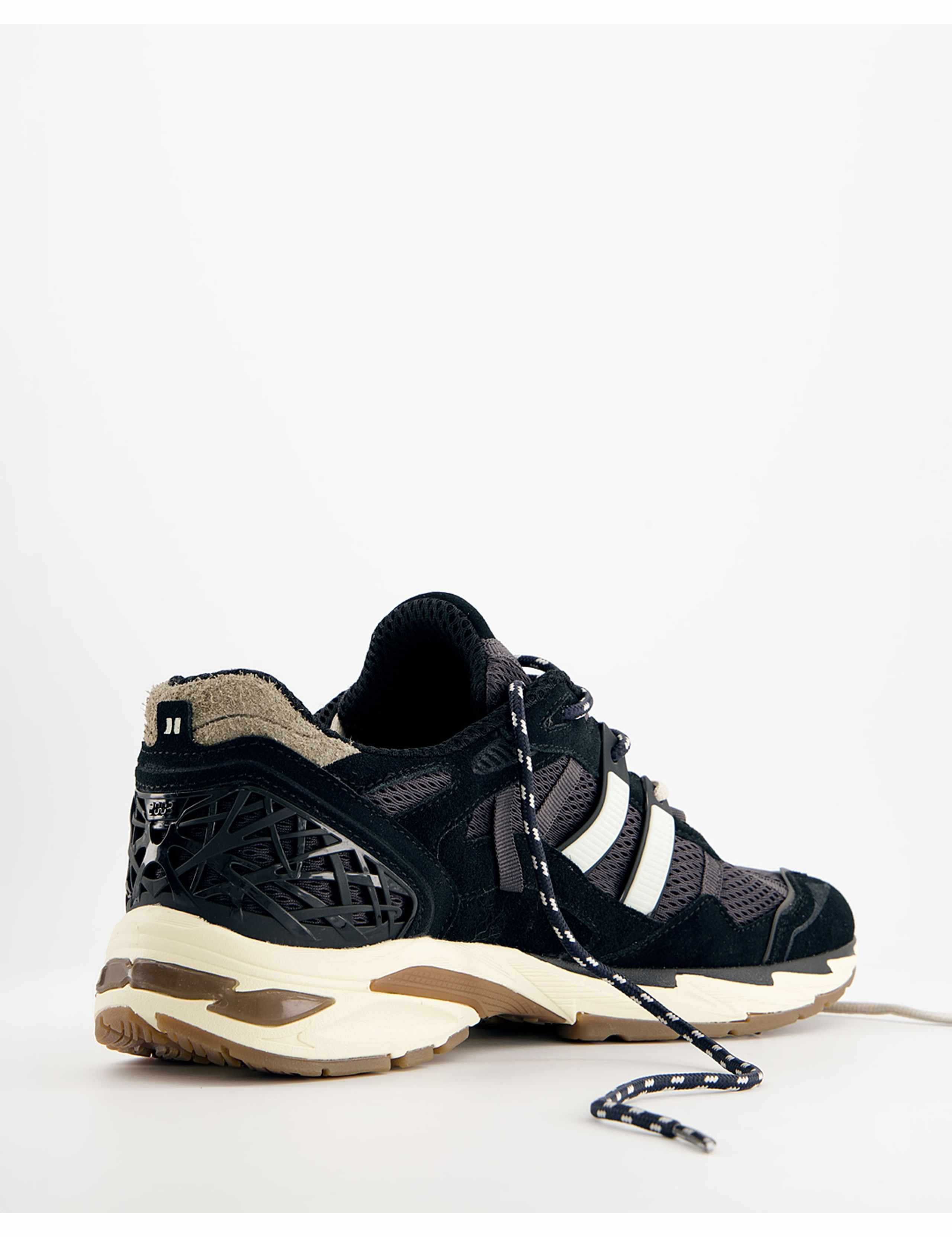 2003 Lace Up Trainers 3 of 5