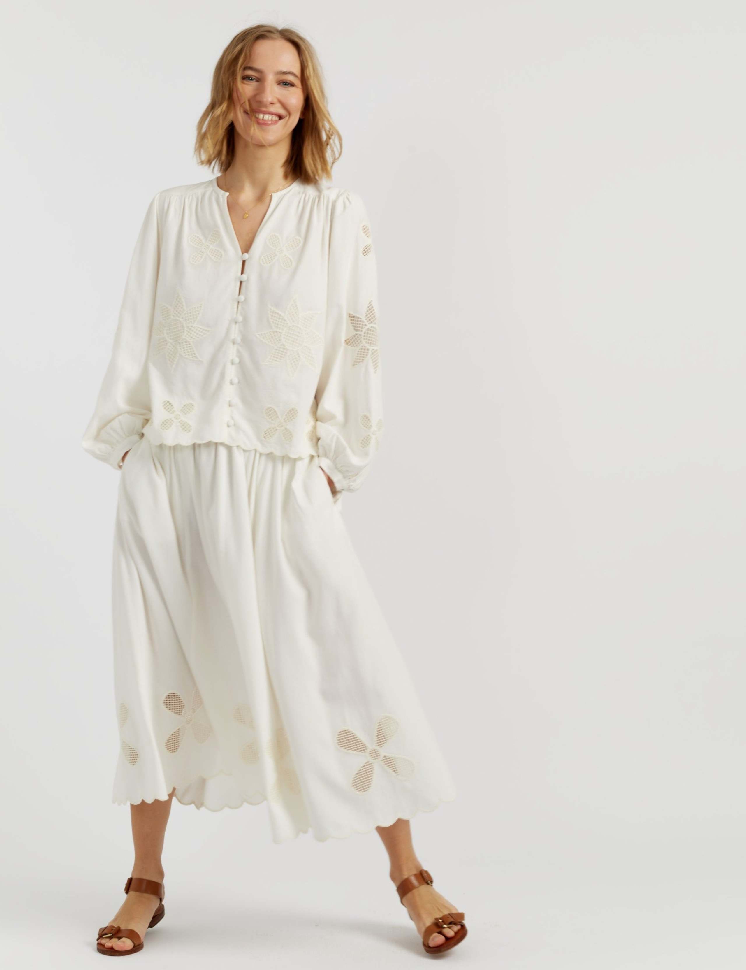 Broderie V-Neck Shirt with Linen 4 of 5