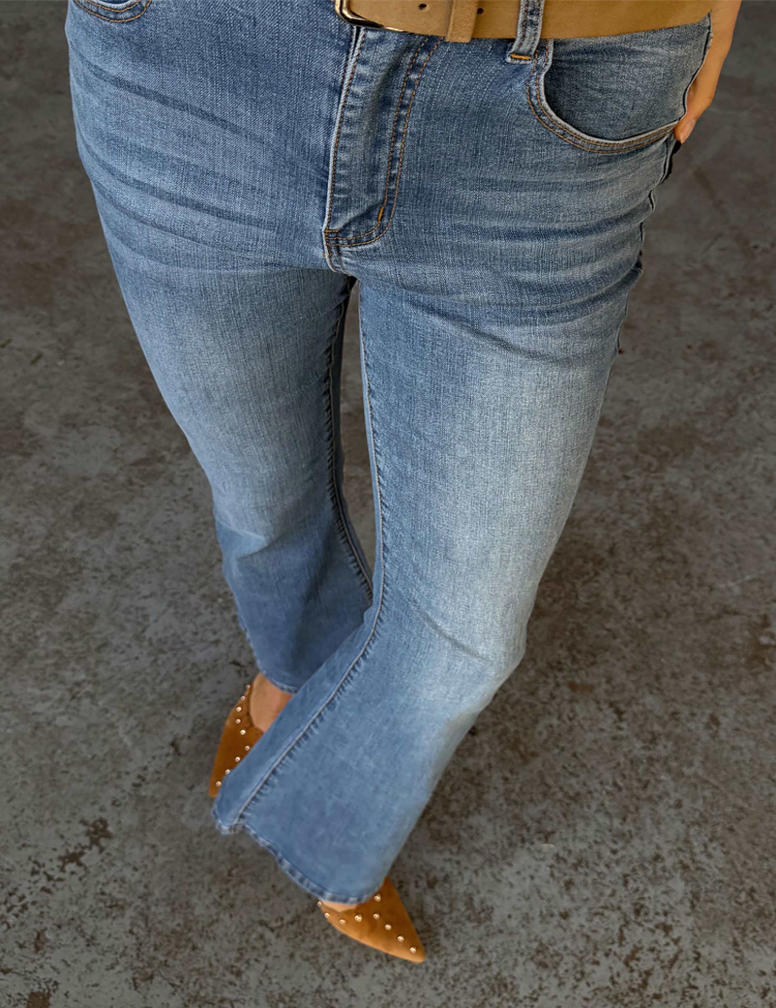 High Waisted Scallop Pocket Flared Jeans 3 of 4