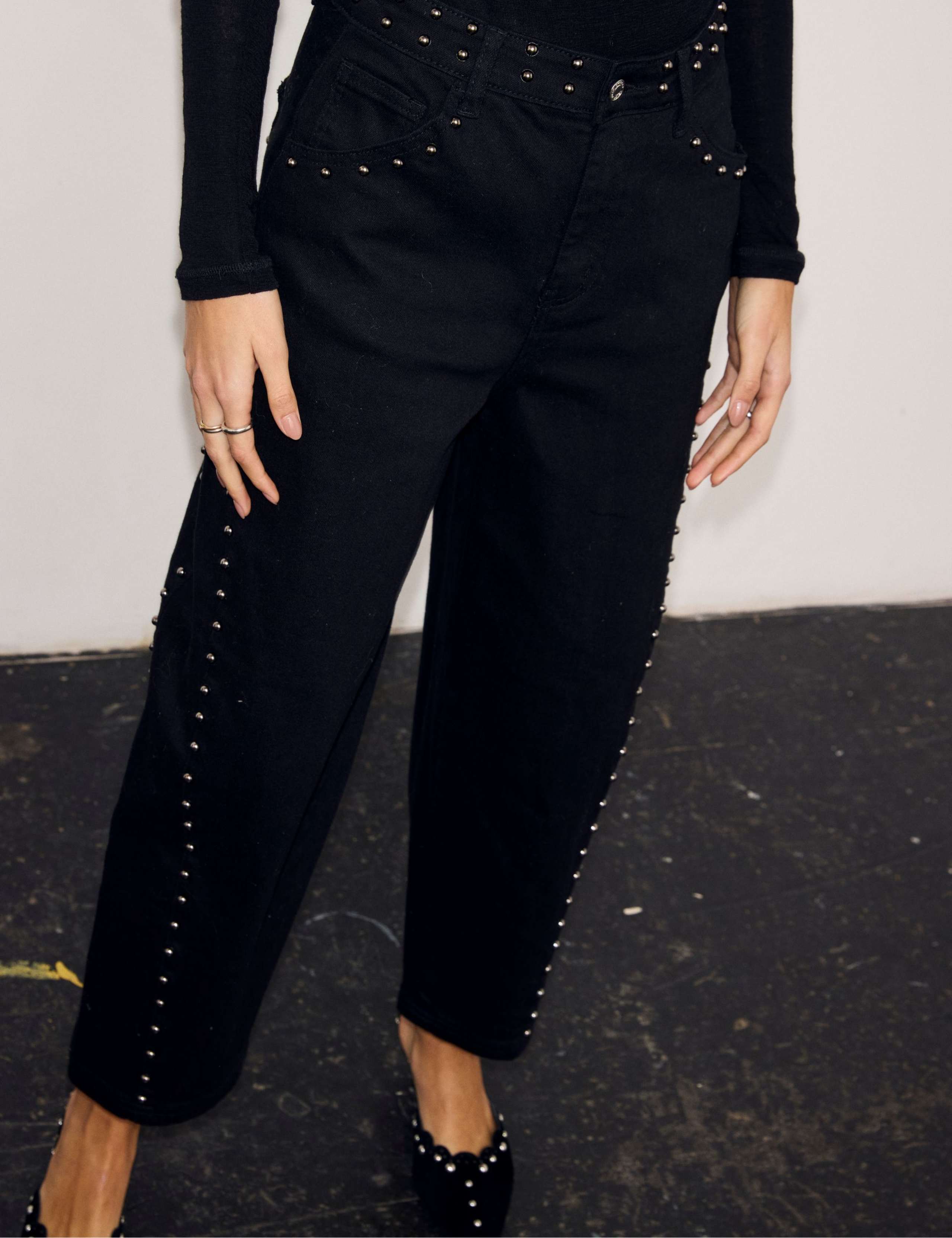 Mid Rise Stud Detail Barrel Leg Jeans 4 of 6