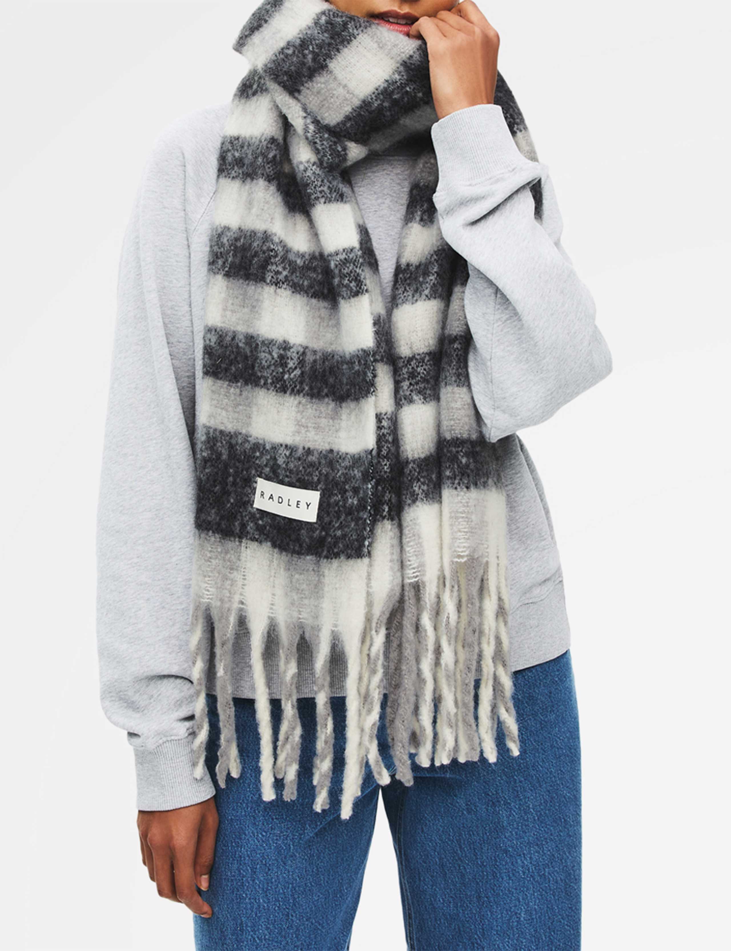 Checked Fringed Scarf with Wool 3 of 3