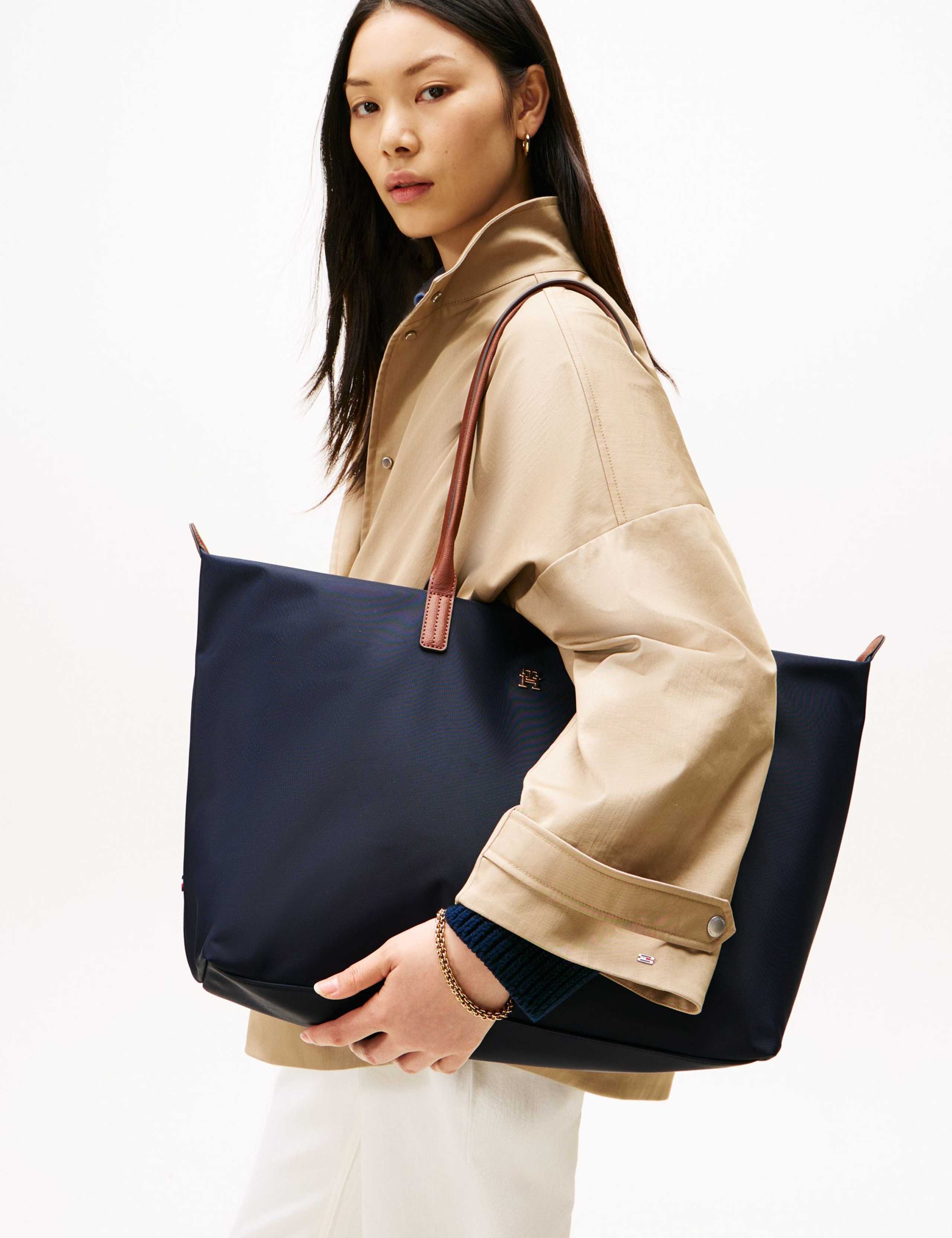 Popette Maxi Nylon Tote Bag 2 of 5