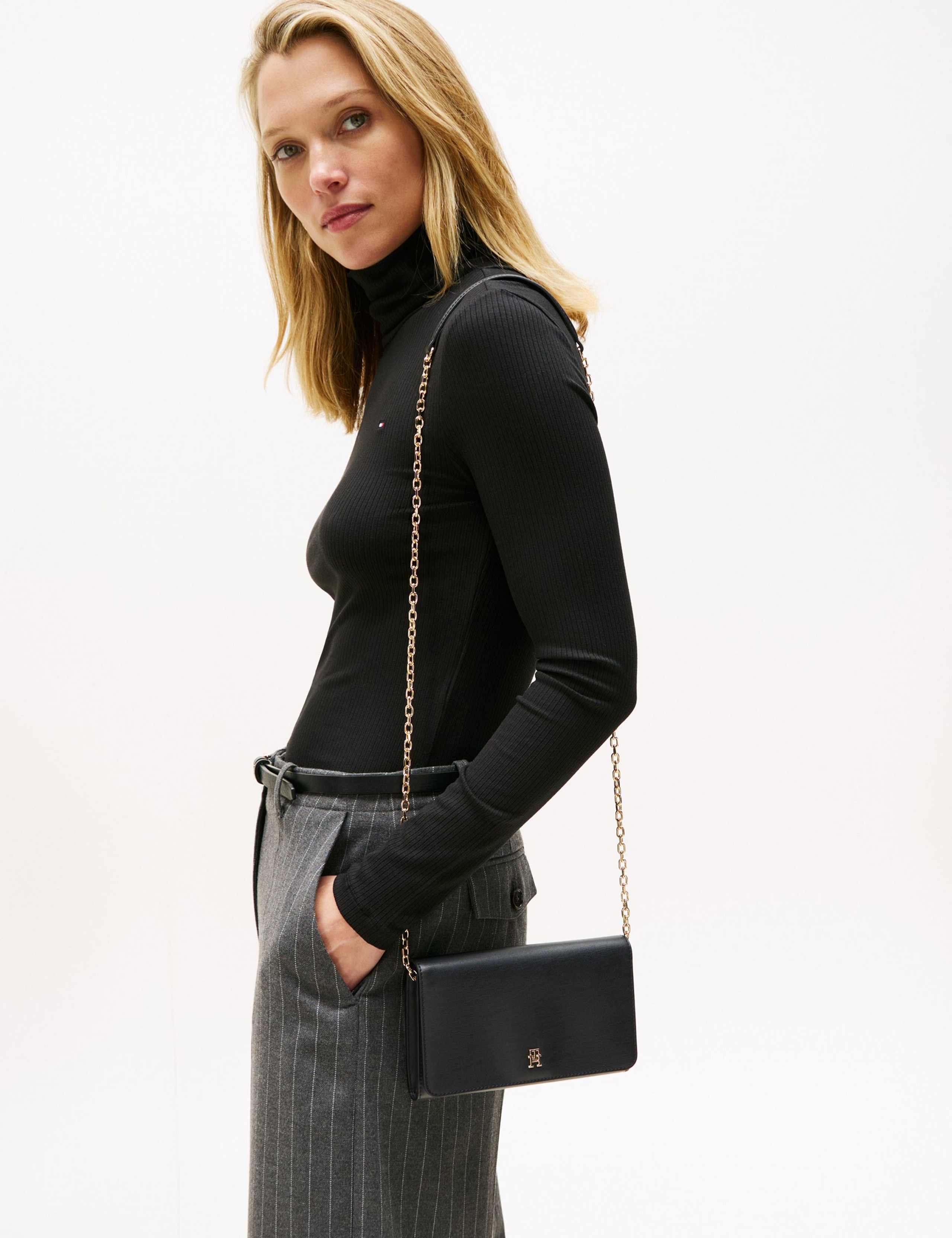 Icon Chain Strap Purse 4 of 5