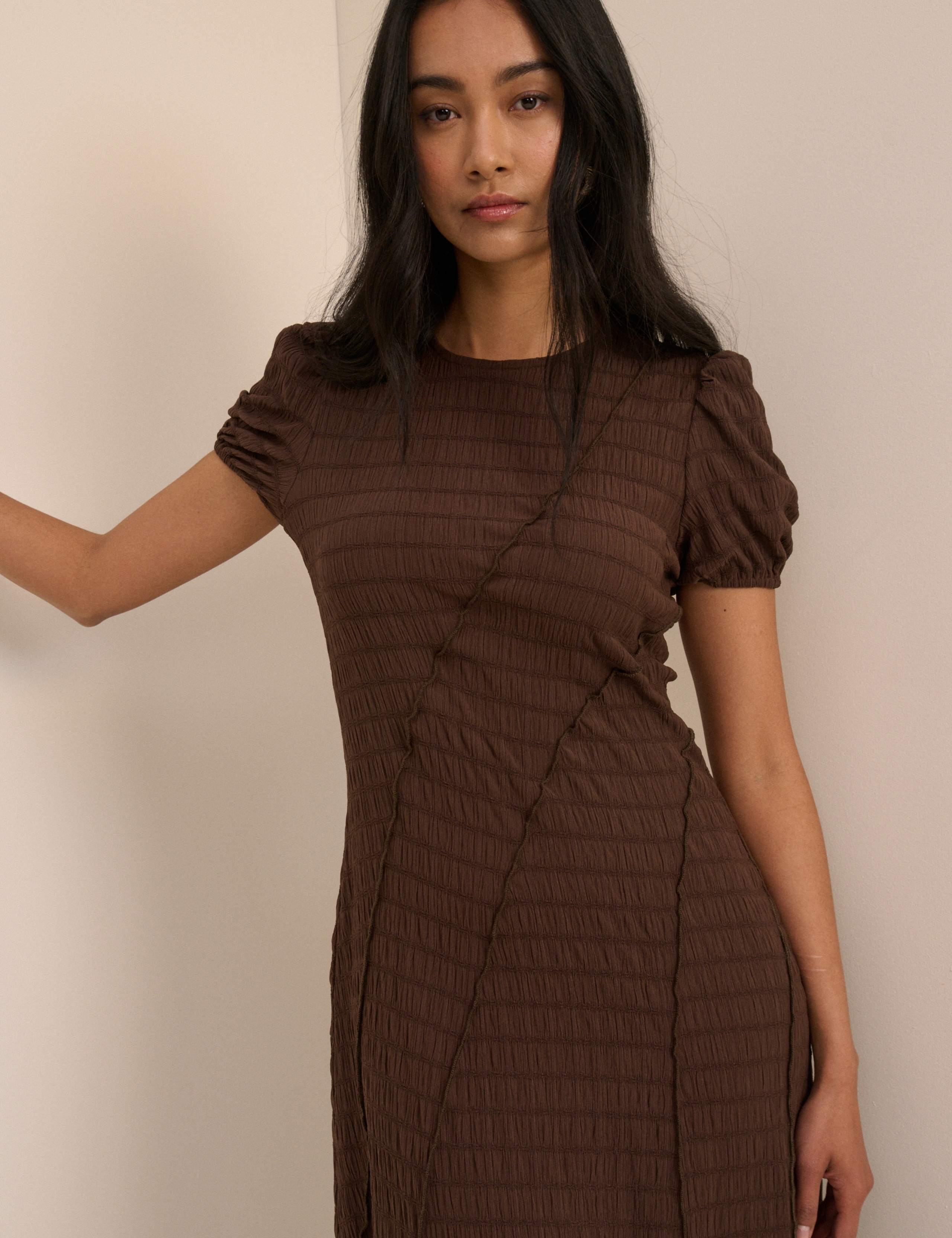 Textured Round Neck Midi Bodycon Dress 4 of 5