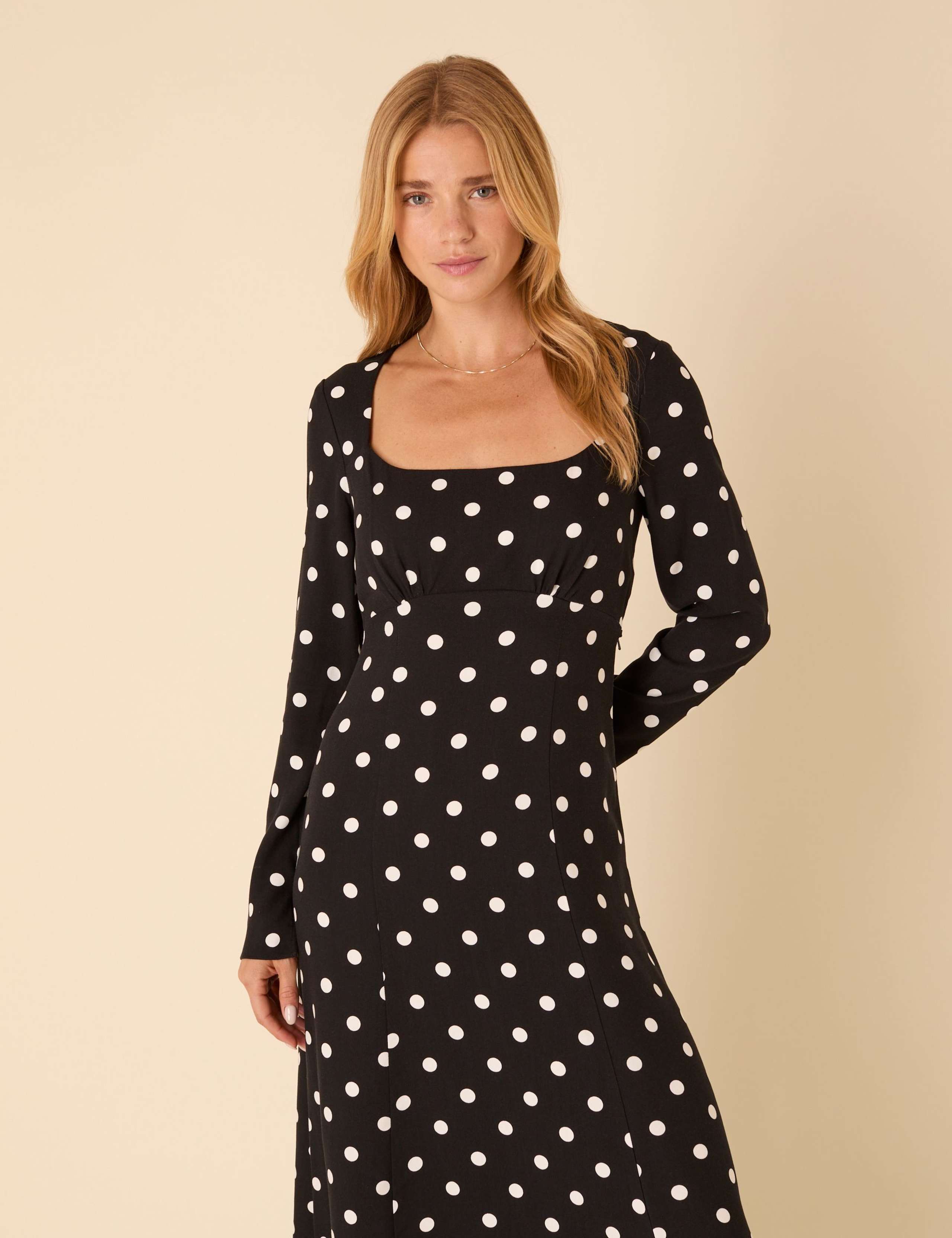 Polka Dot Sweetheart Neckline Midaxi Dress 3 of 5