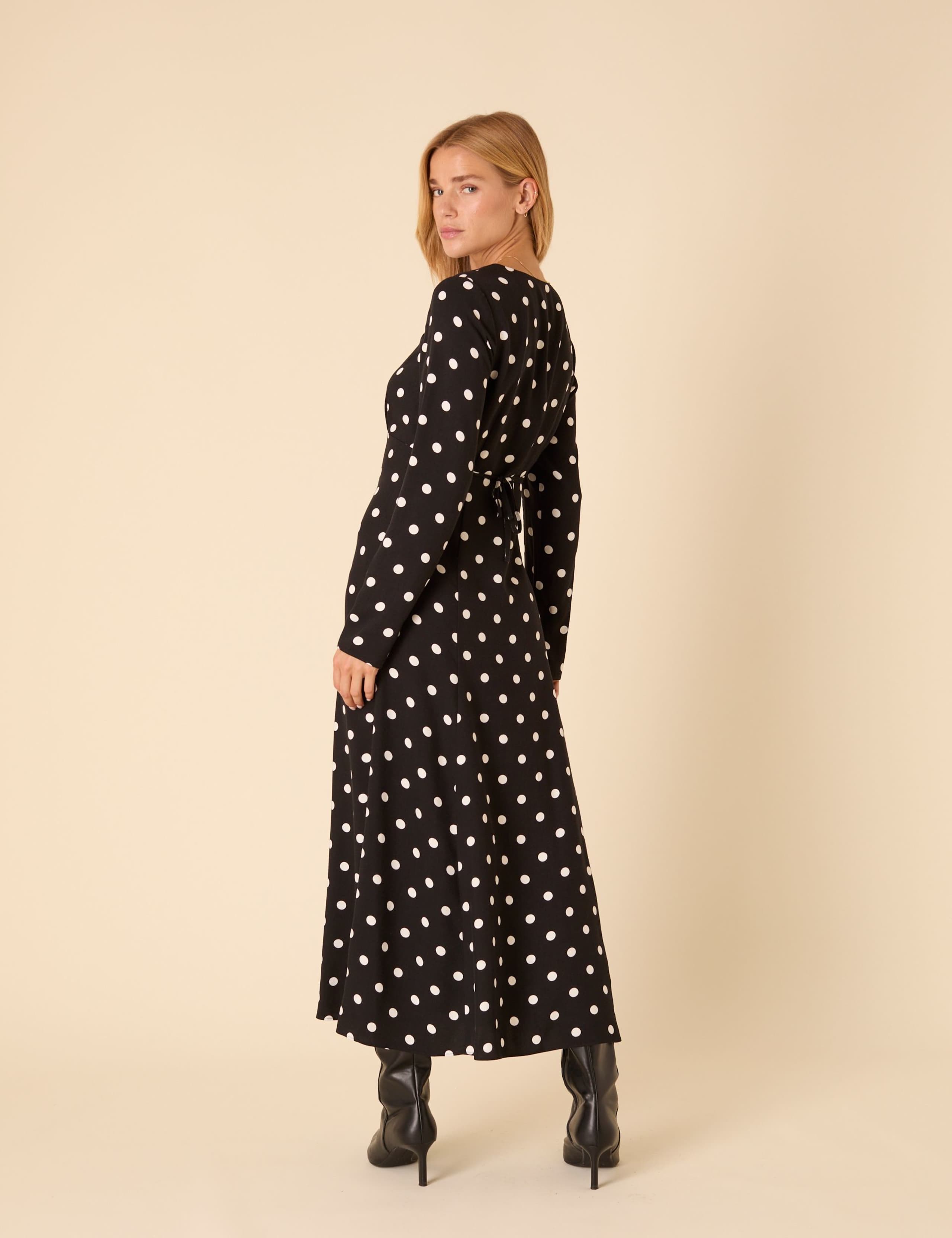 Polka Dot Sweetheart Neckline Midaxi Dress 4 of 5