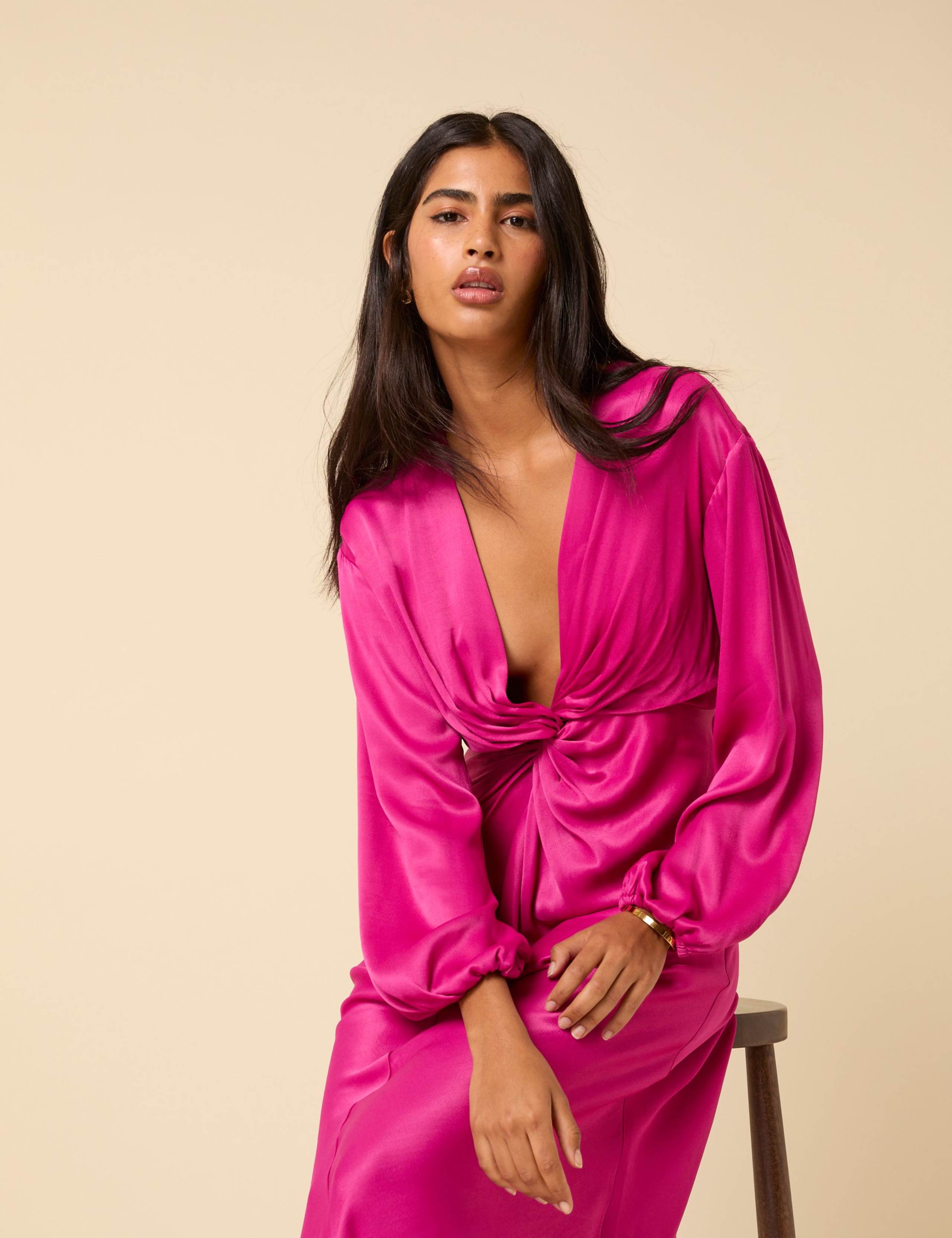 V-Neck Midaxi Column Dress 4 of 5