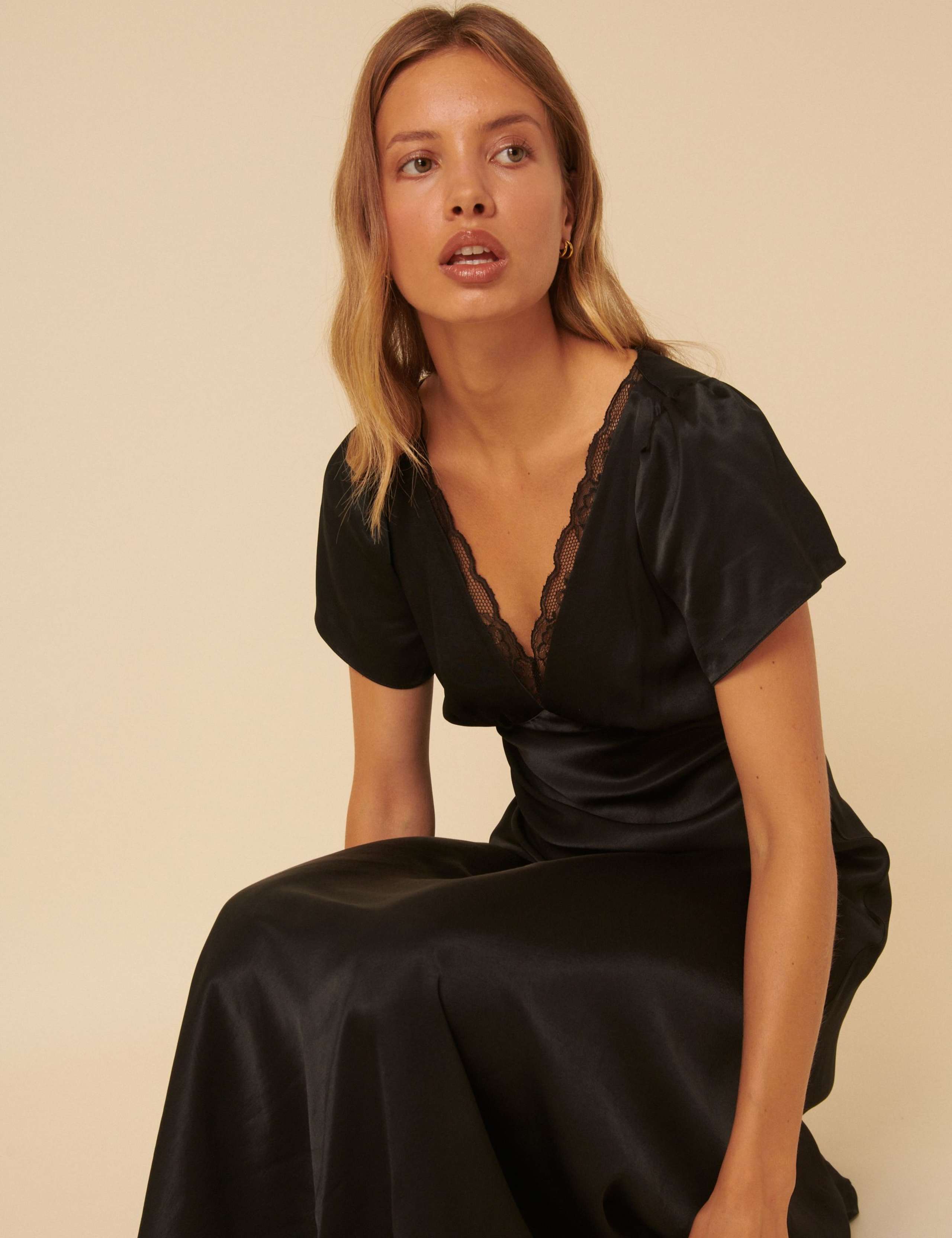 V-Neck Midaxi Waisted Dress 3 of 5
