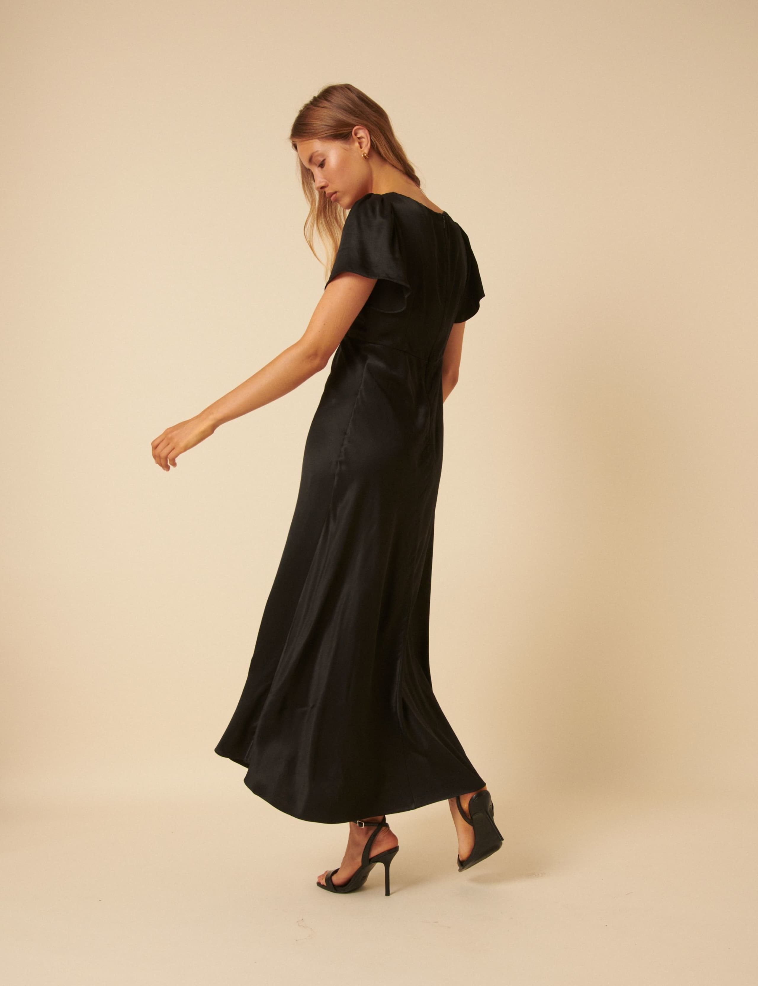 V-Neck Midaxi Waisted Dress 4 of 5