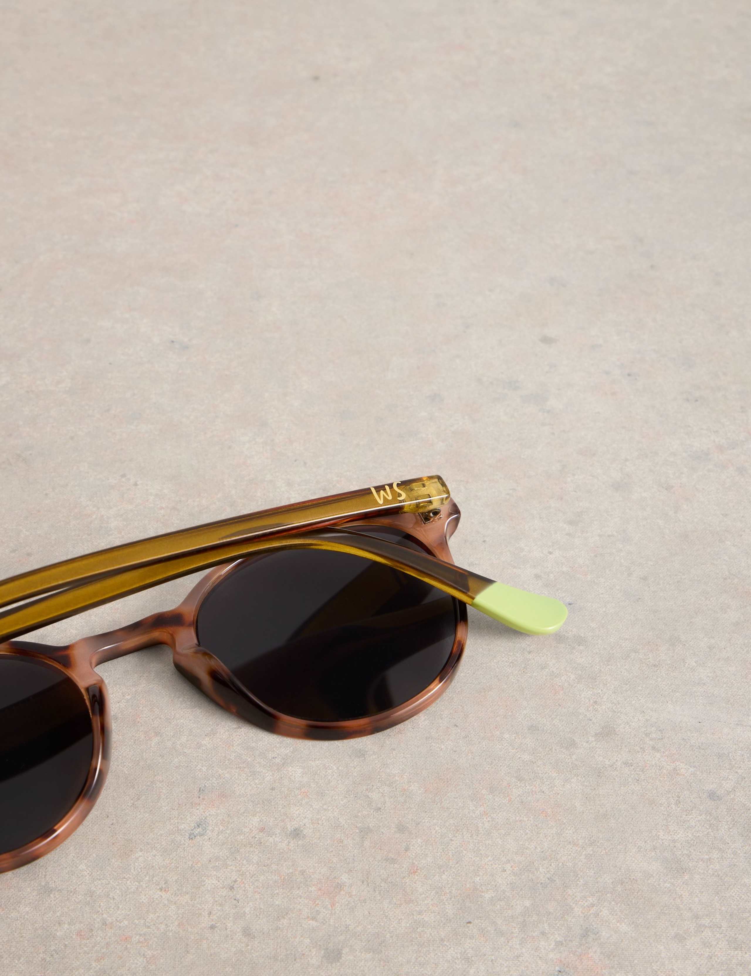Round Sunglasses 4 of 4