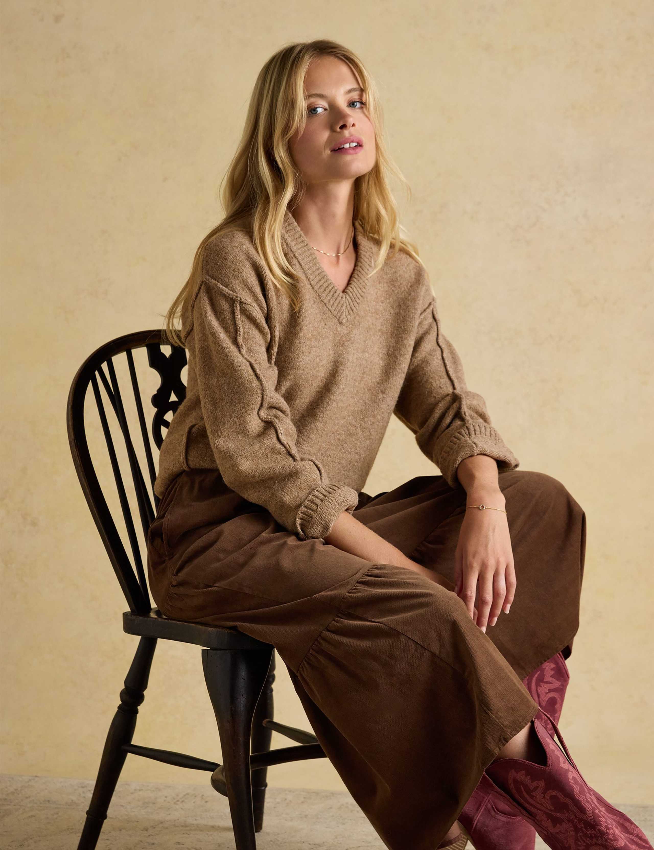 Textured Seam Detail V-Neck Jumper 3 of 7