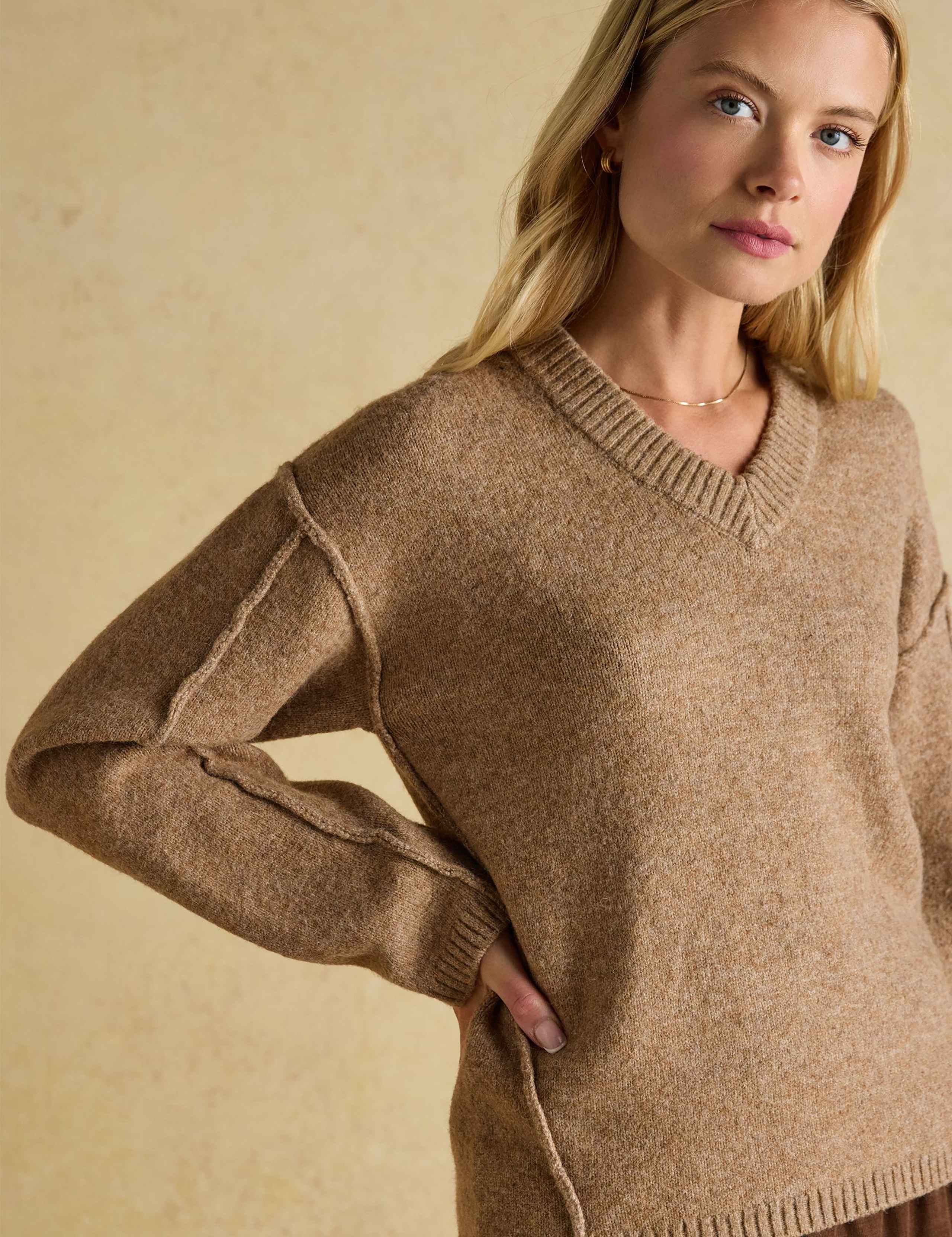 Textured Seam Detail V-Neck Jumper 6 of 7