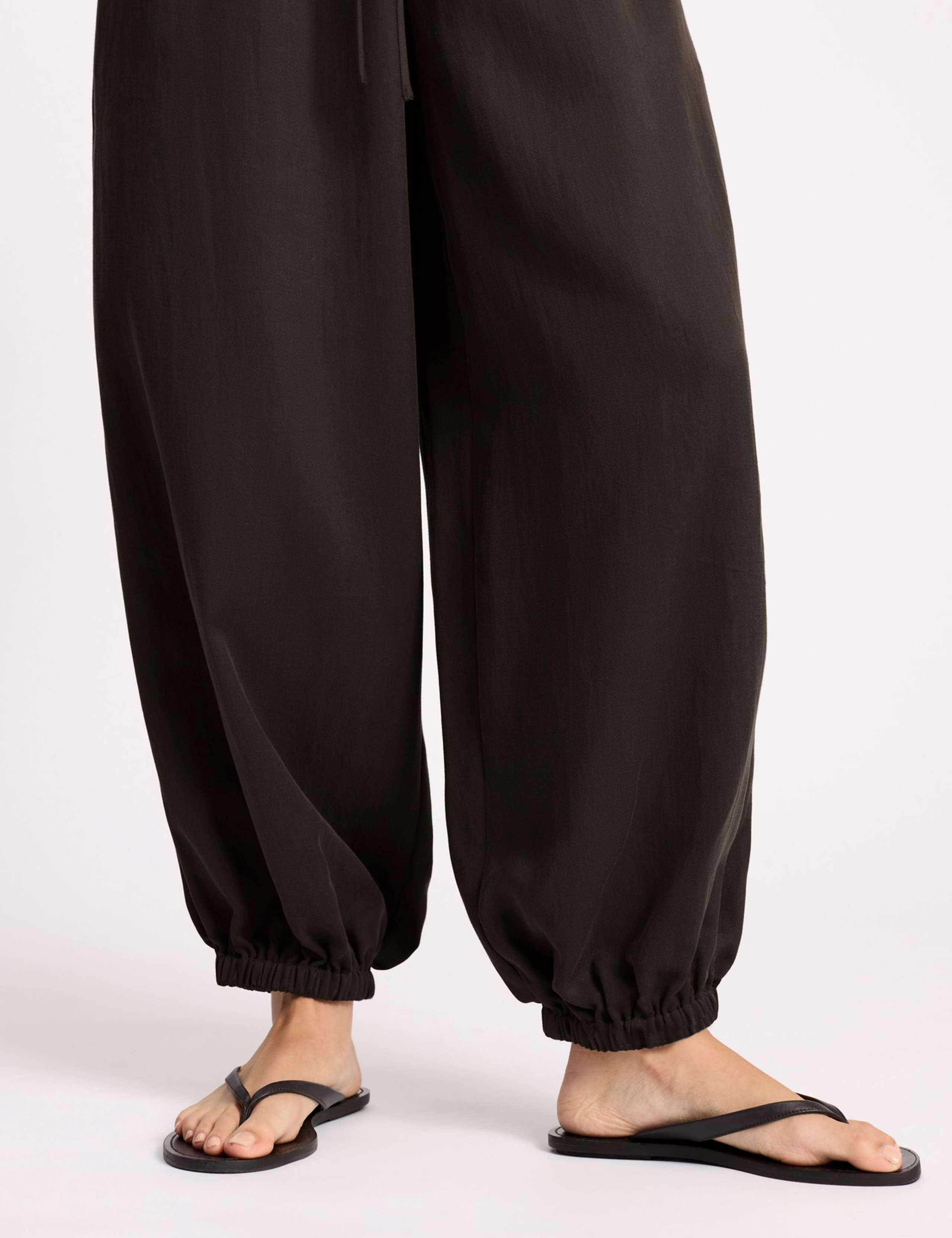 Lyocell Rich Sleeveless Balloon Leg Jumpsuit 4 of 4