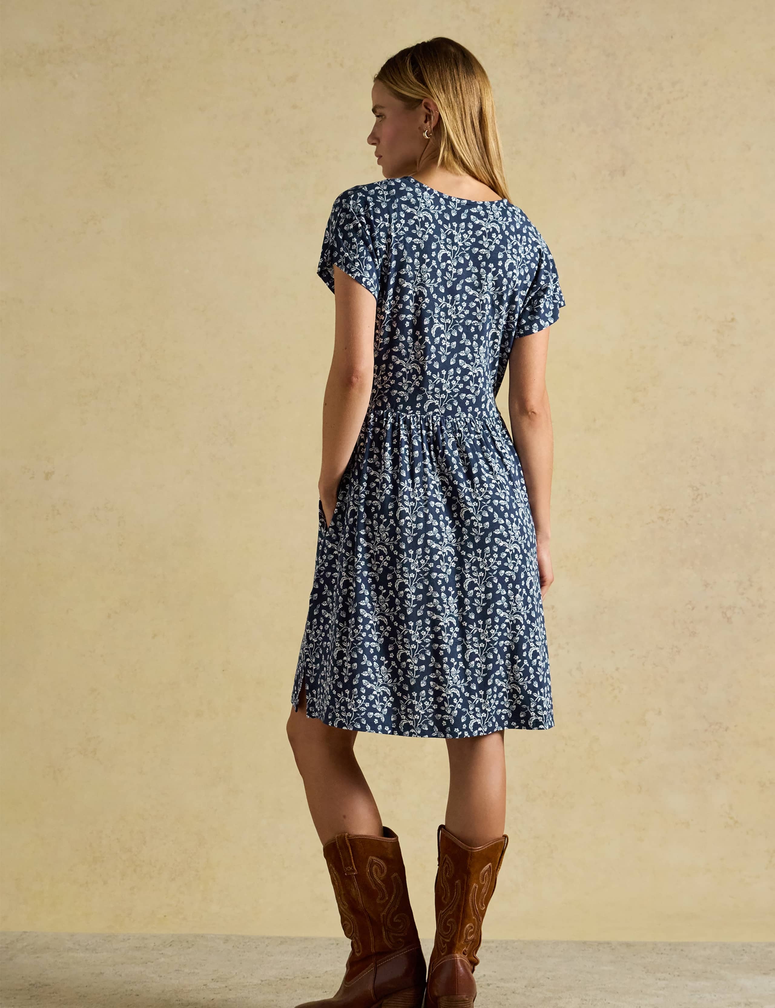 Printed V-Neck Knee Length Tea Dress 3 of 8