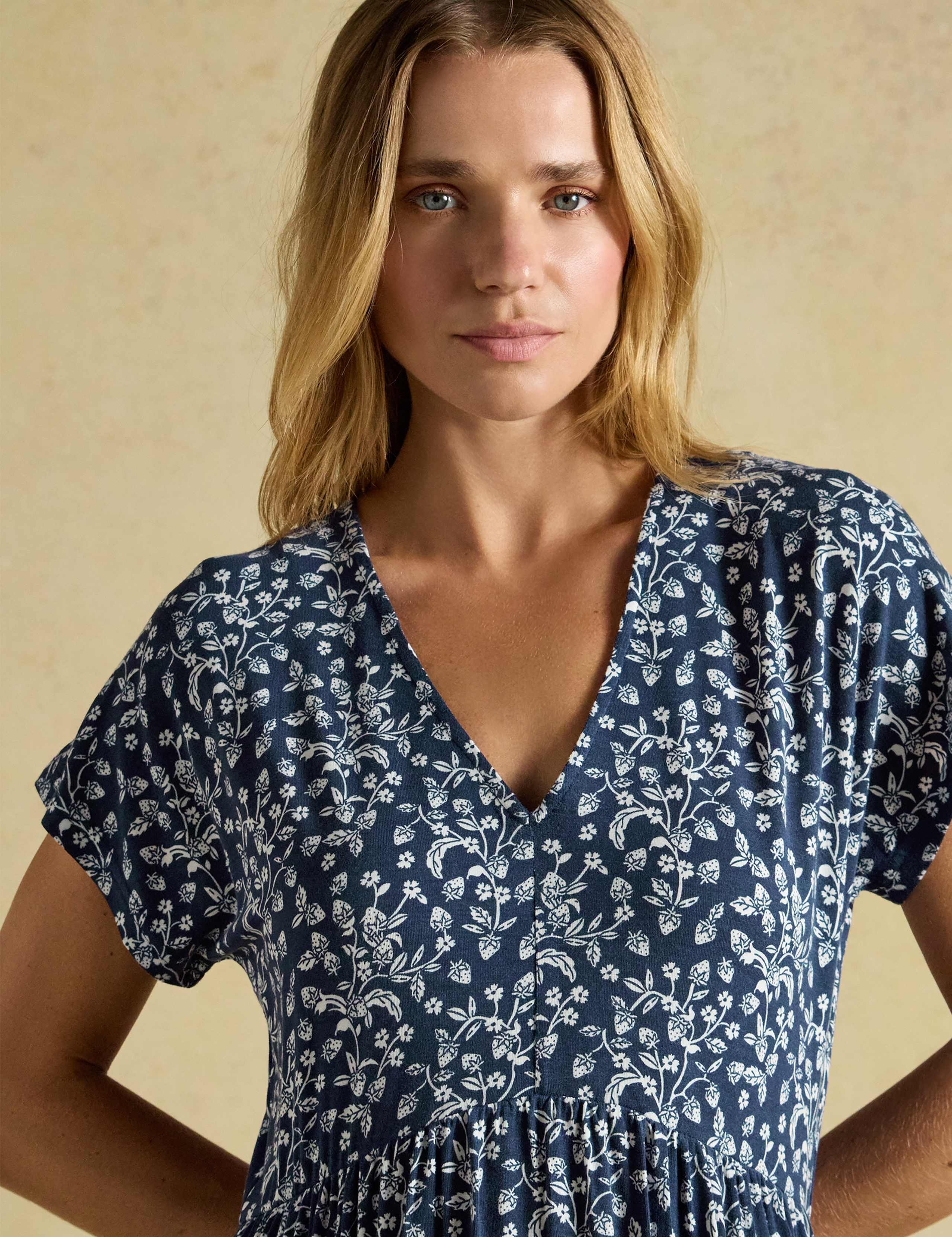 Printed V-Neck Knee Length Tea Dress 5 of 8