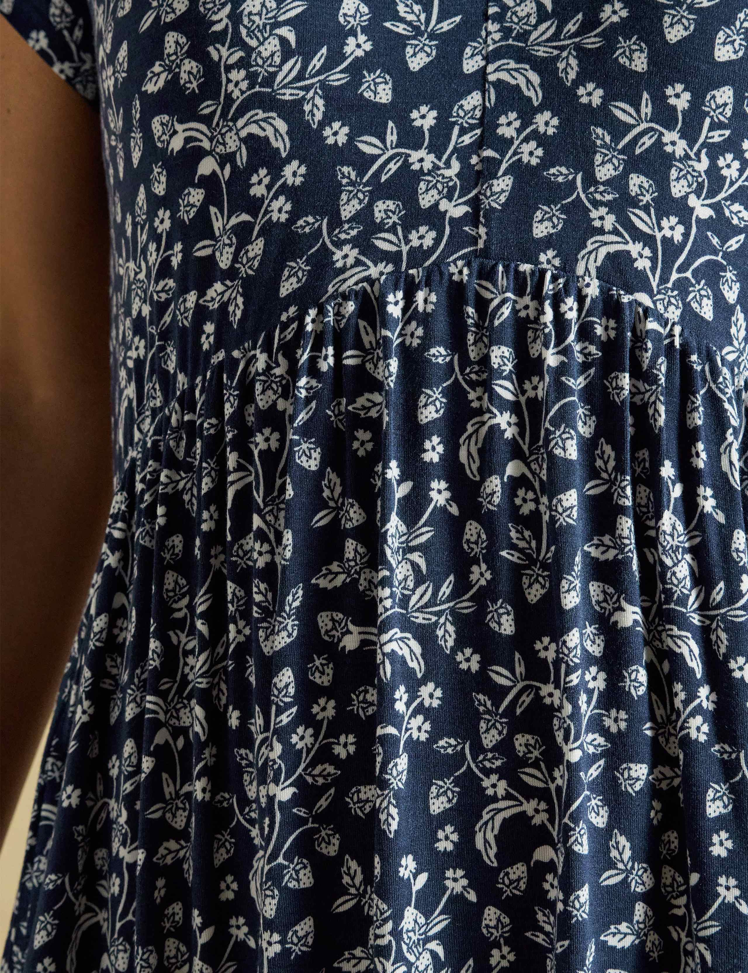 Printed V-Neck Knee Length Tea Dress 8 of 8