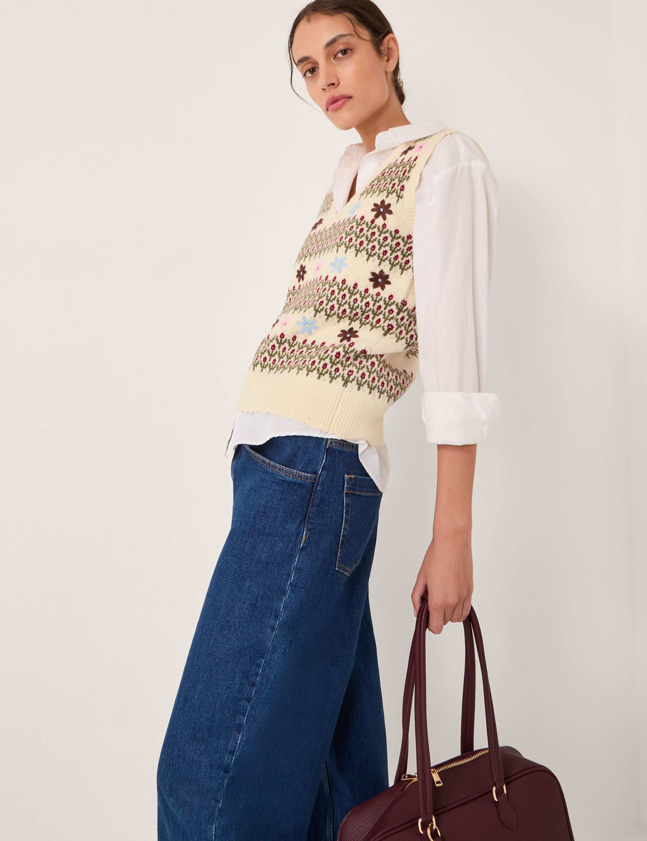 Floral Knitted V-Neck Vest. 4 of 4