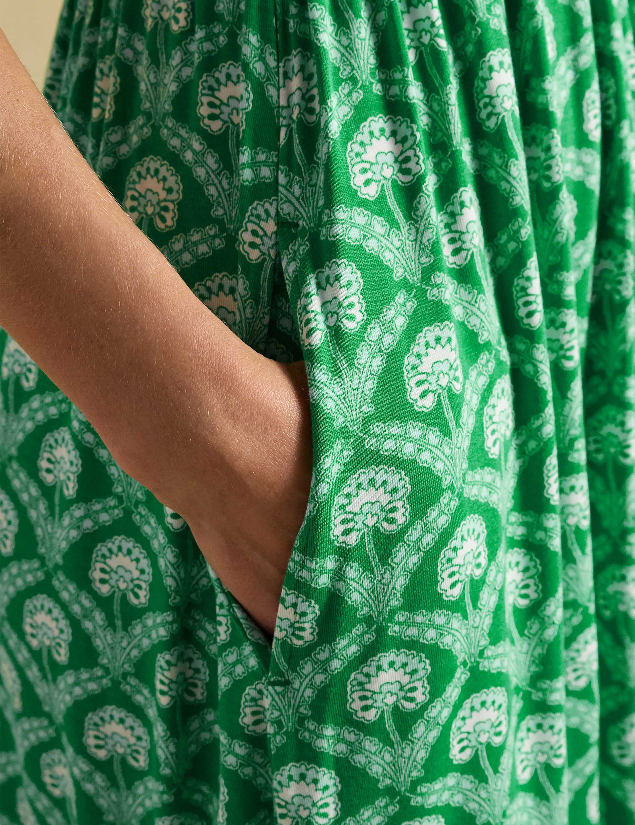 Printed V-Neck Knee Length Tea Dress 6 of 8