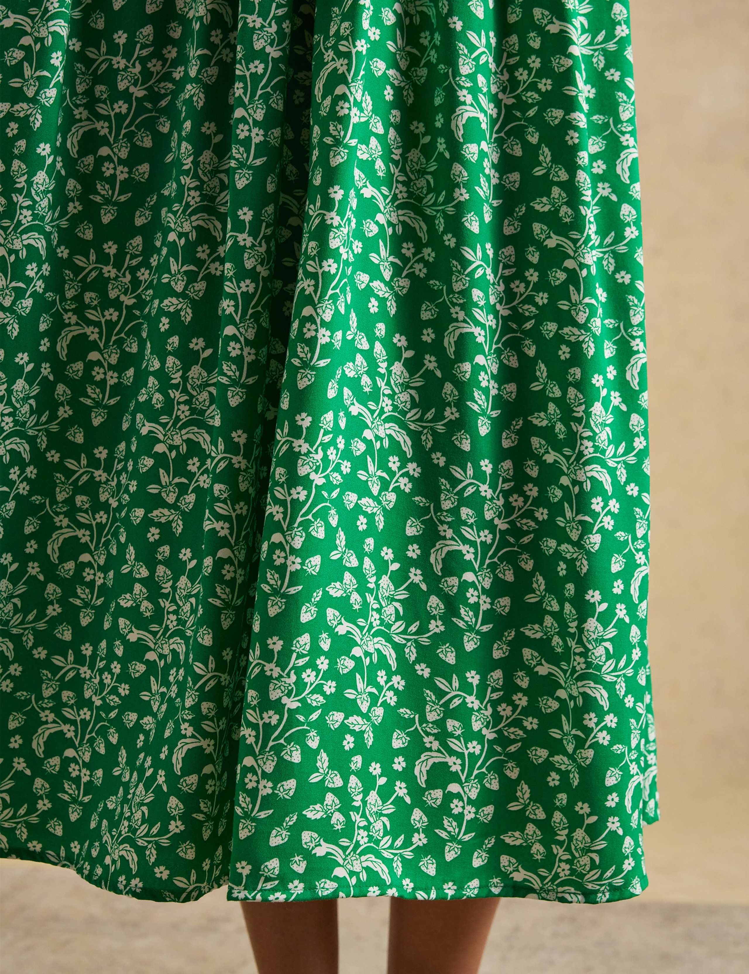 Printed Crew Neck Midi Shirred Dress 4 of 9