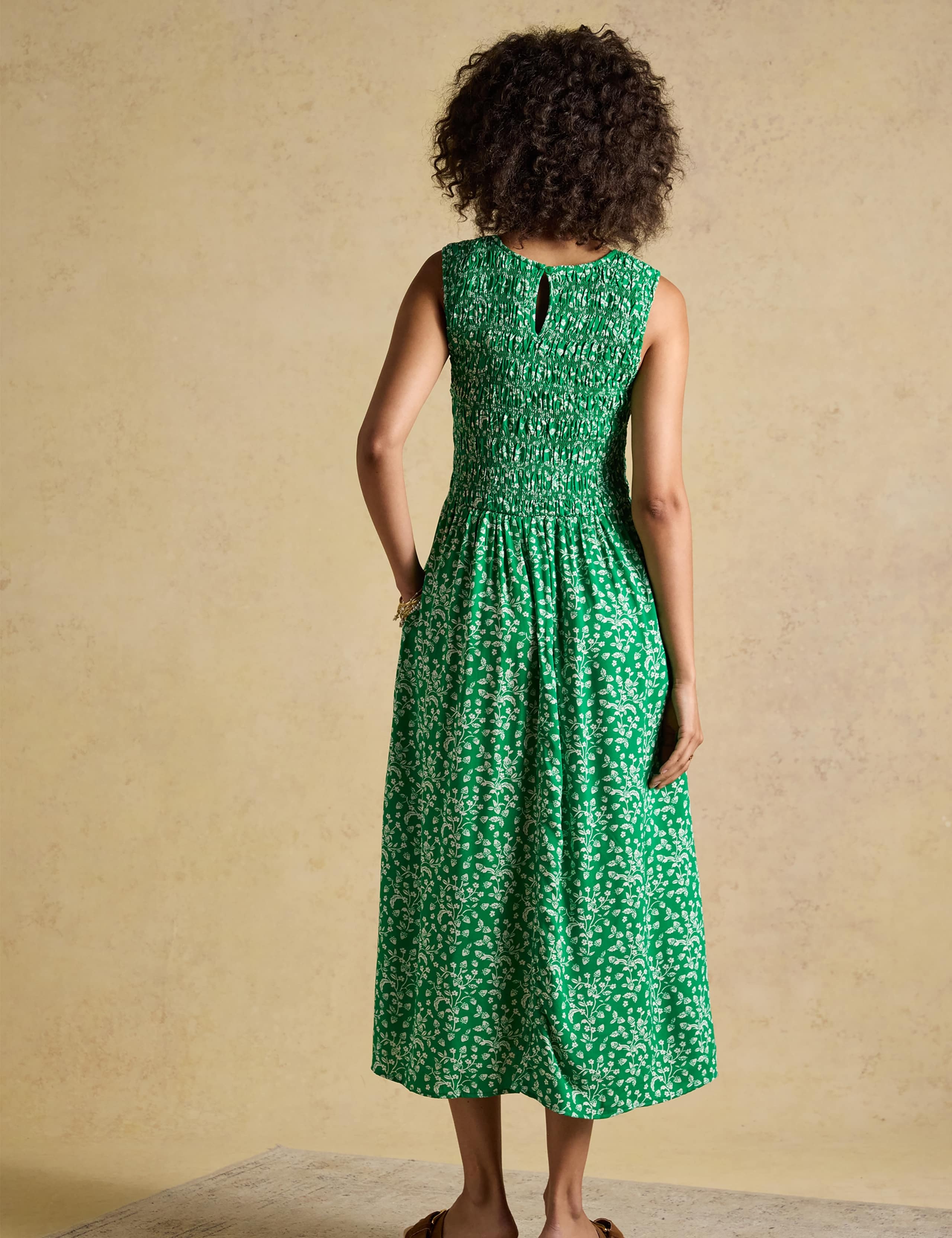 Printed Crew Neck Midi Shirred Dress 6 of 9