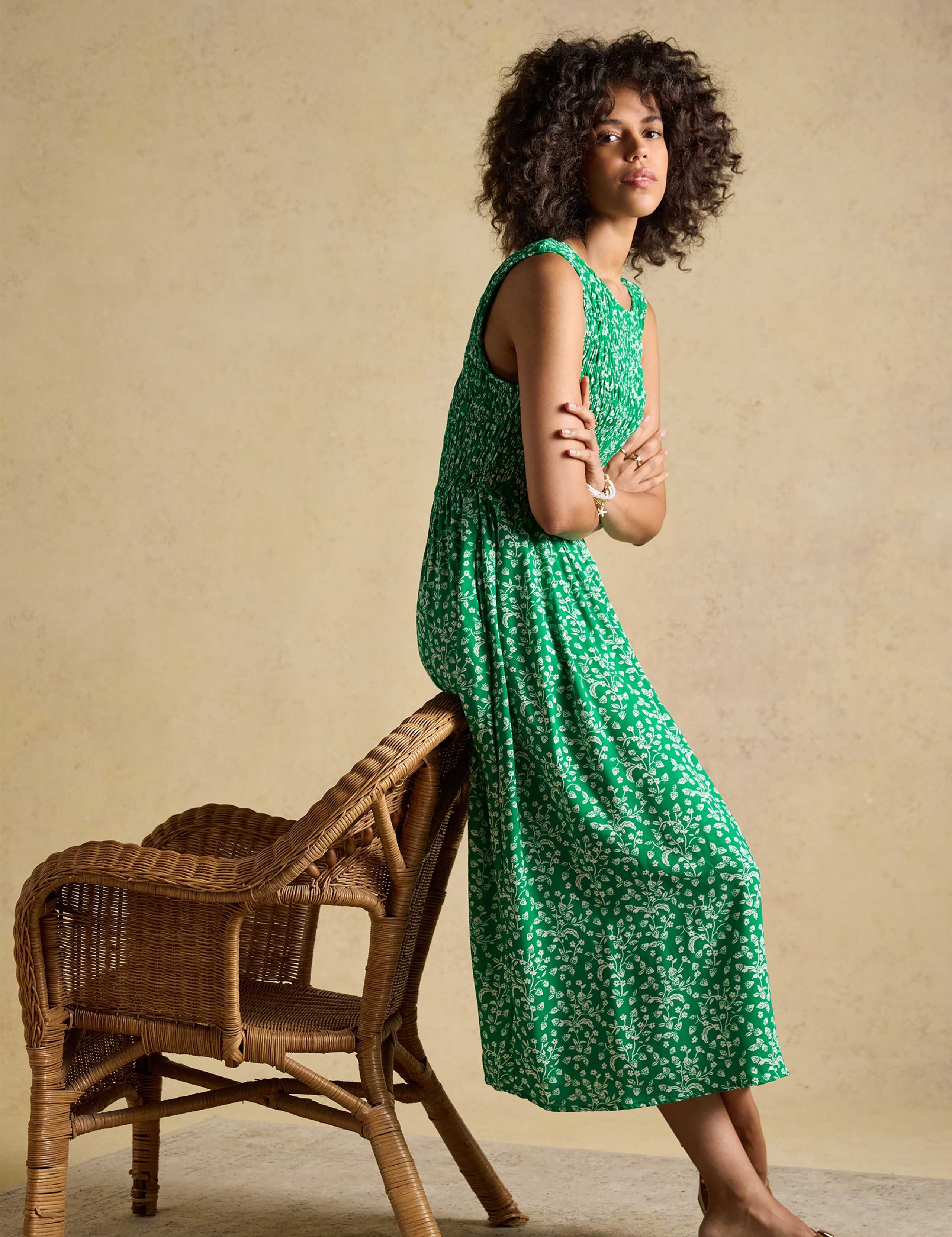 Printed Crew Neck Midi Shirred Dress 9 of 9