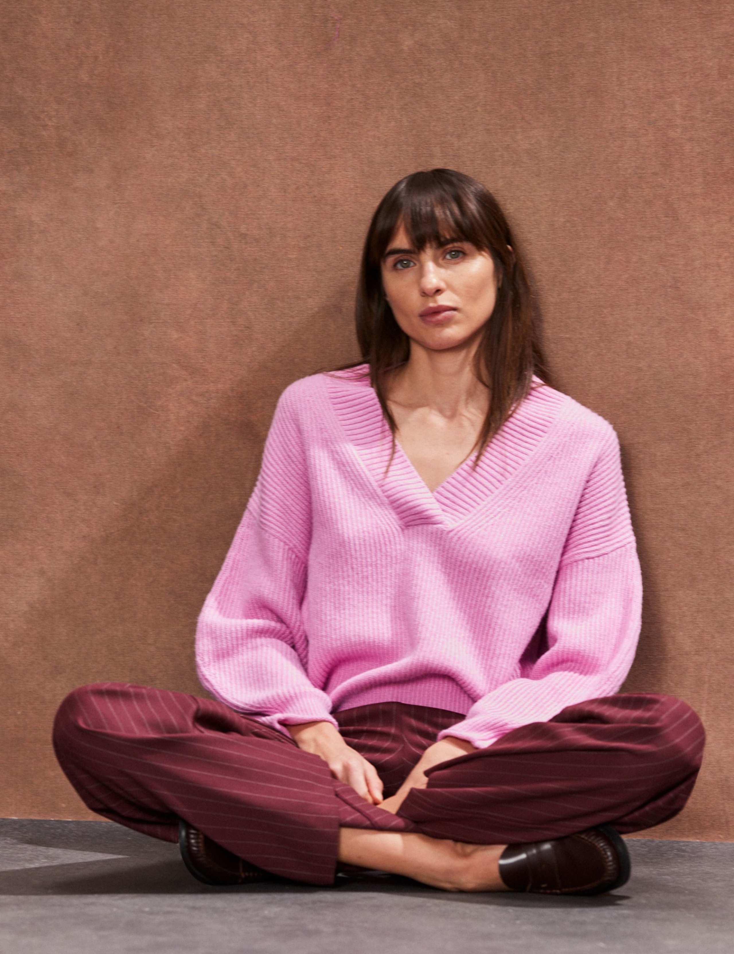 V-Neck Relaxed Jumper 3 of 3