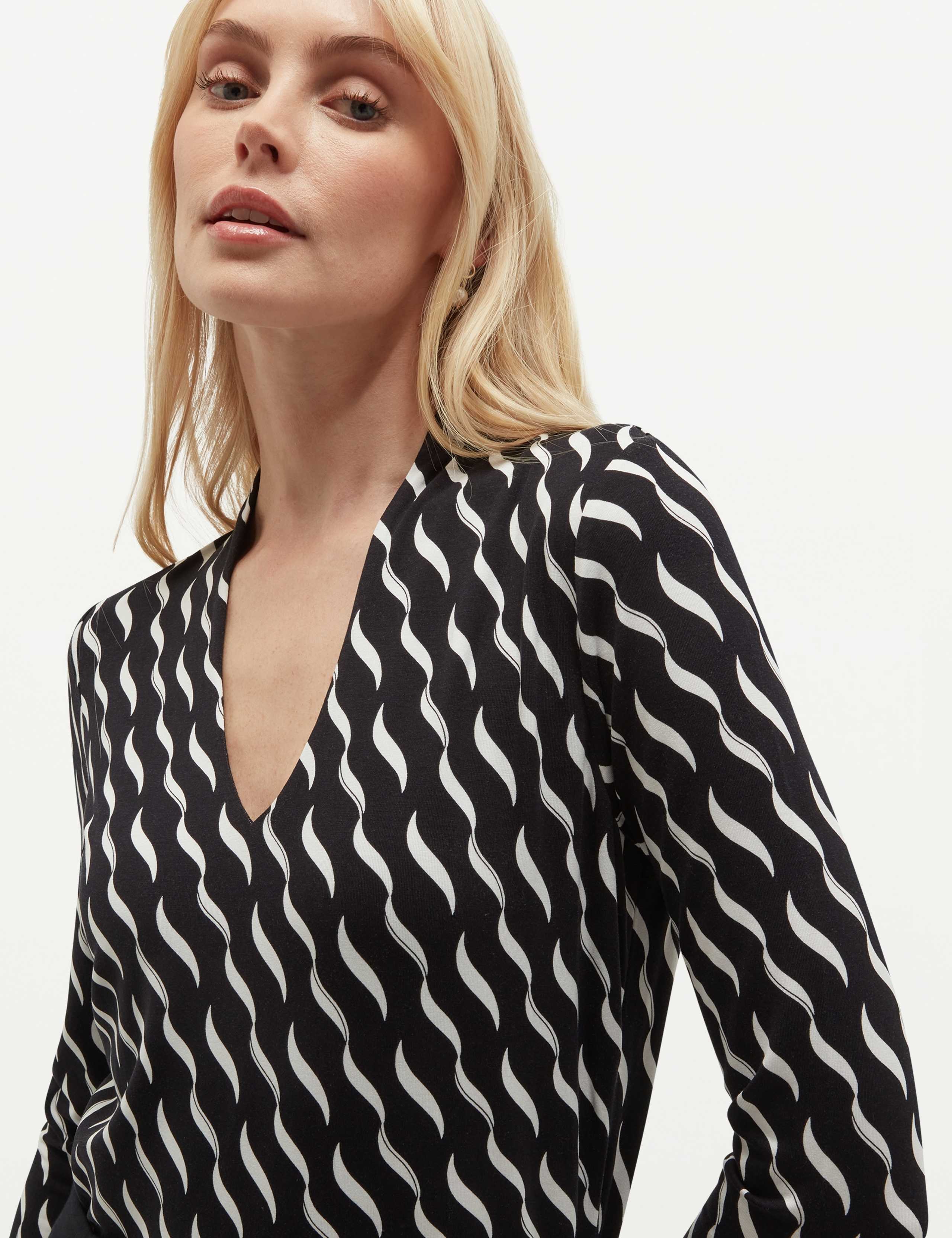 Jersey Geometric Print V-Neck Top 4 of 5